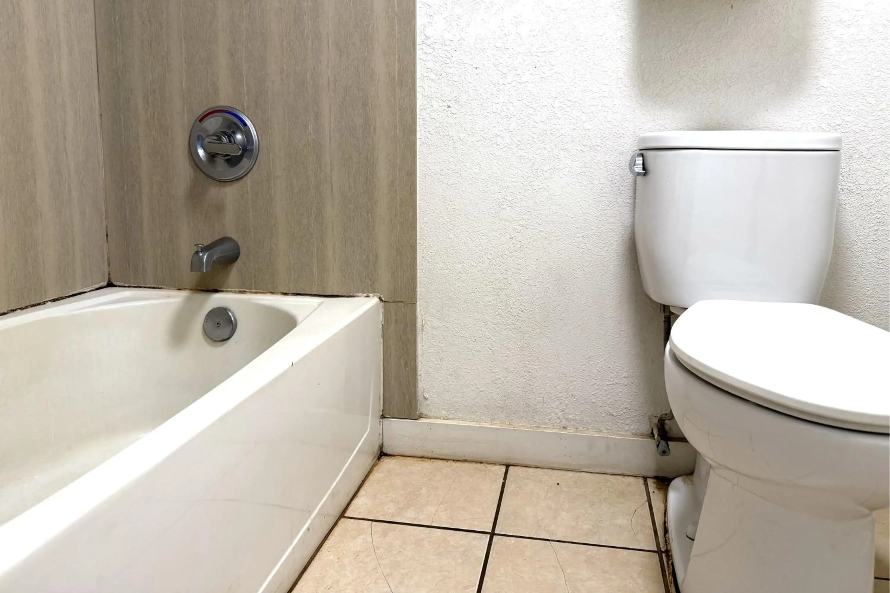 Bathroom in Trade Wind Motel Jacksonville TX US 69