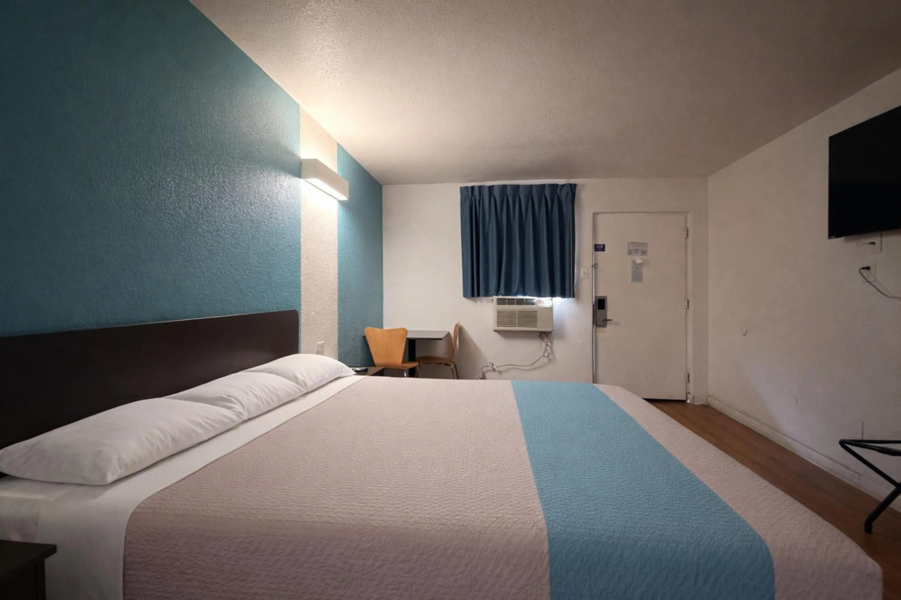 Bedroom, Bed in Trade Wind Motel Jacksonville TX US 69