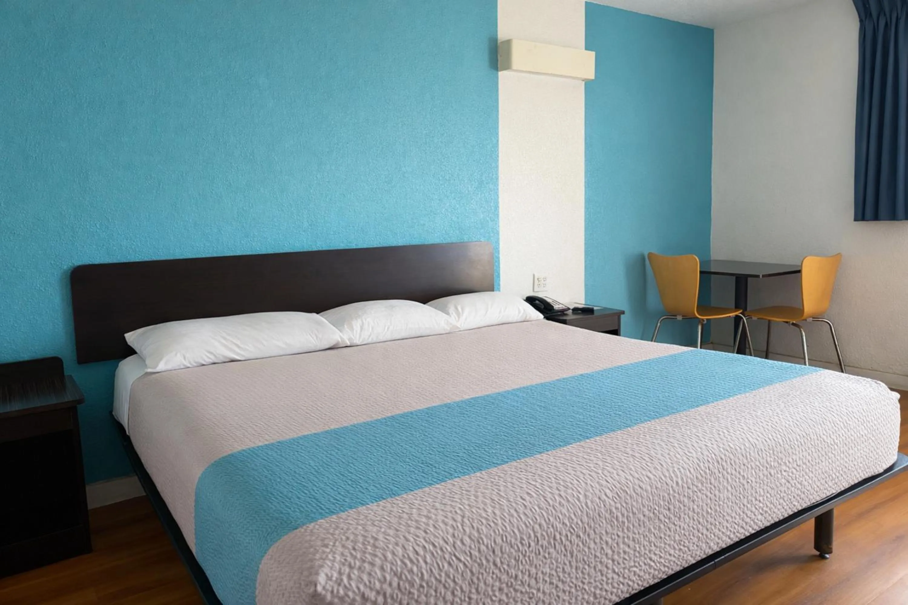 Bedroom, Bed in Trade Wind Motel Jacksonville TX US 69