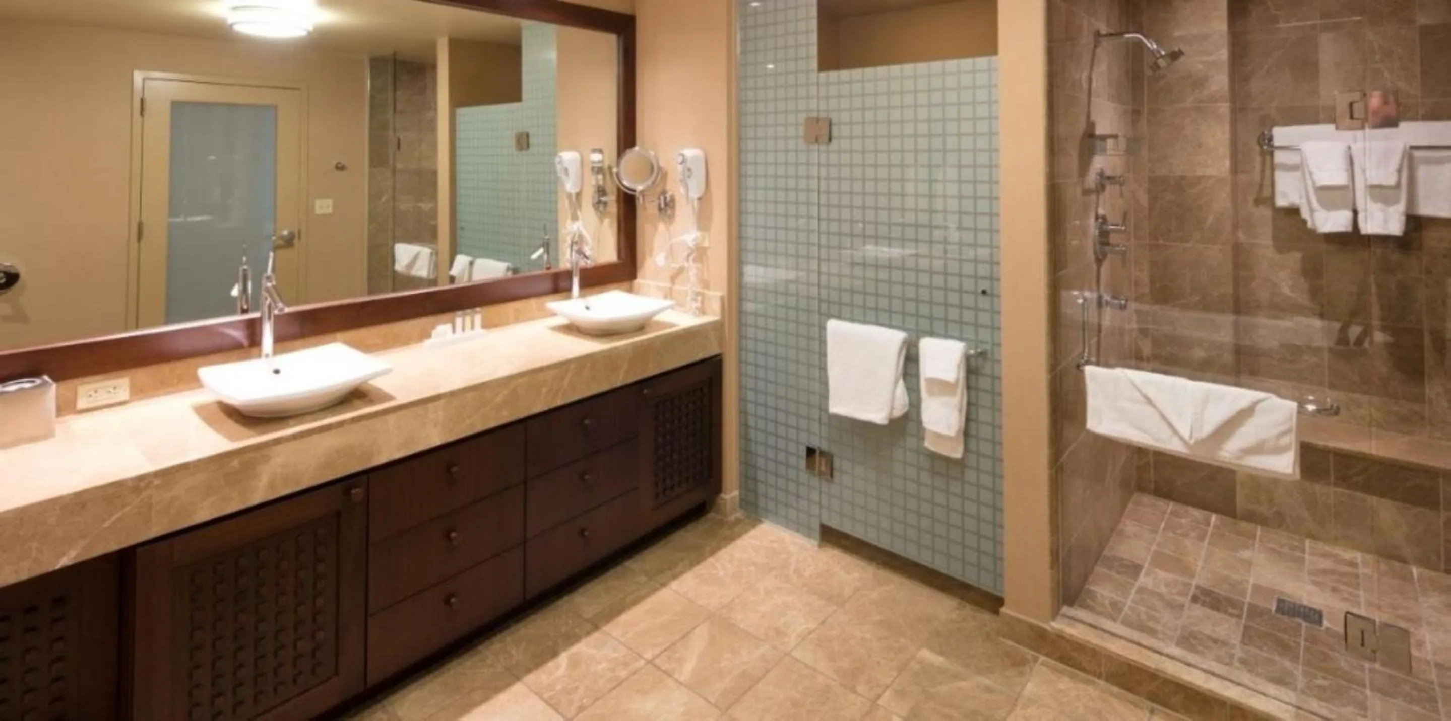 Bathroom in Isle Casino Hotel Bettendorf