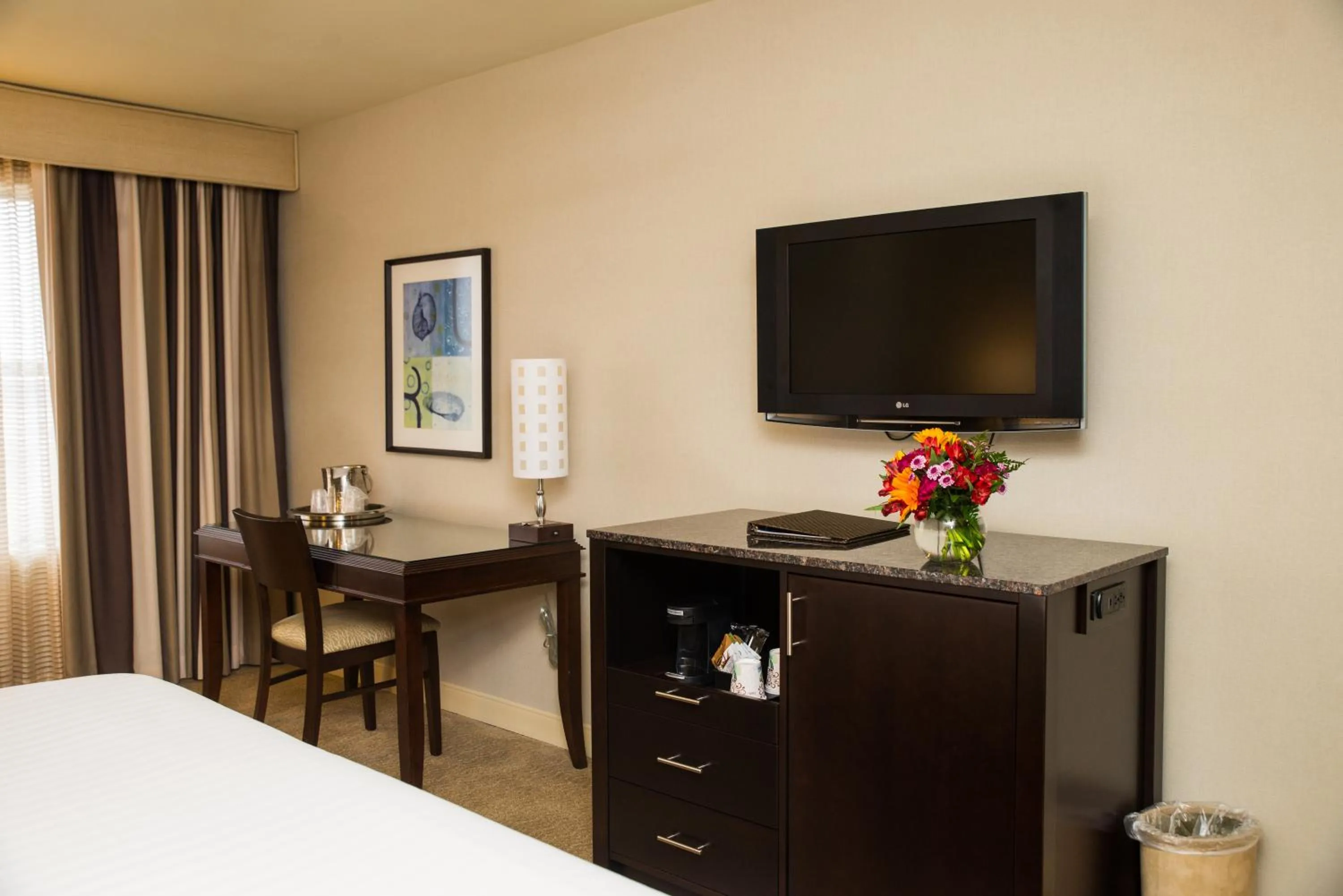 TV and multimedia, Bed in Isle Casino Hotel Bettendorf