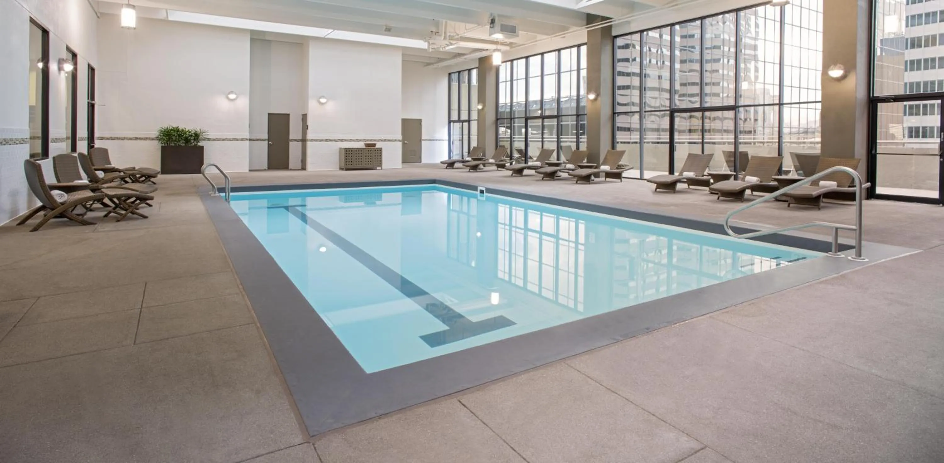Swimming pool in Grand Hyatt Denver