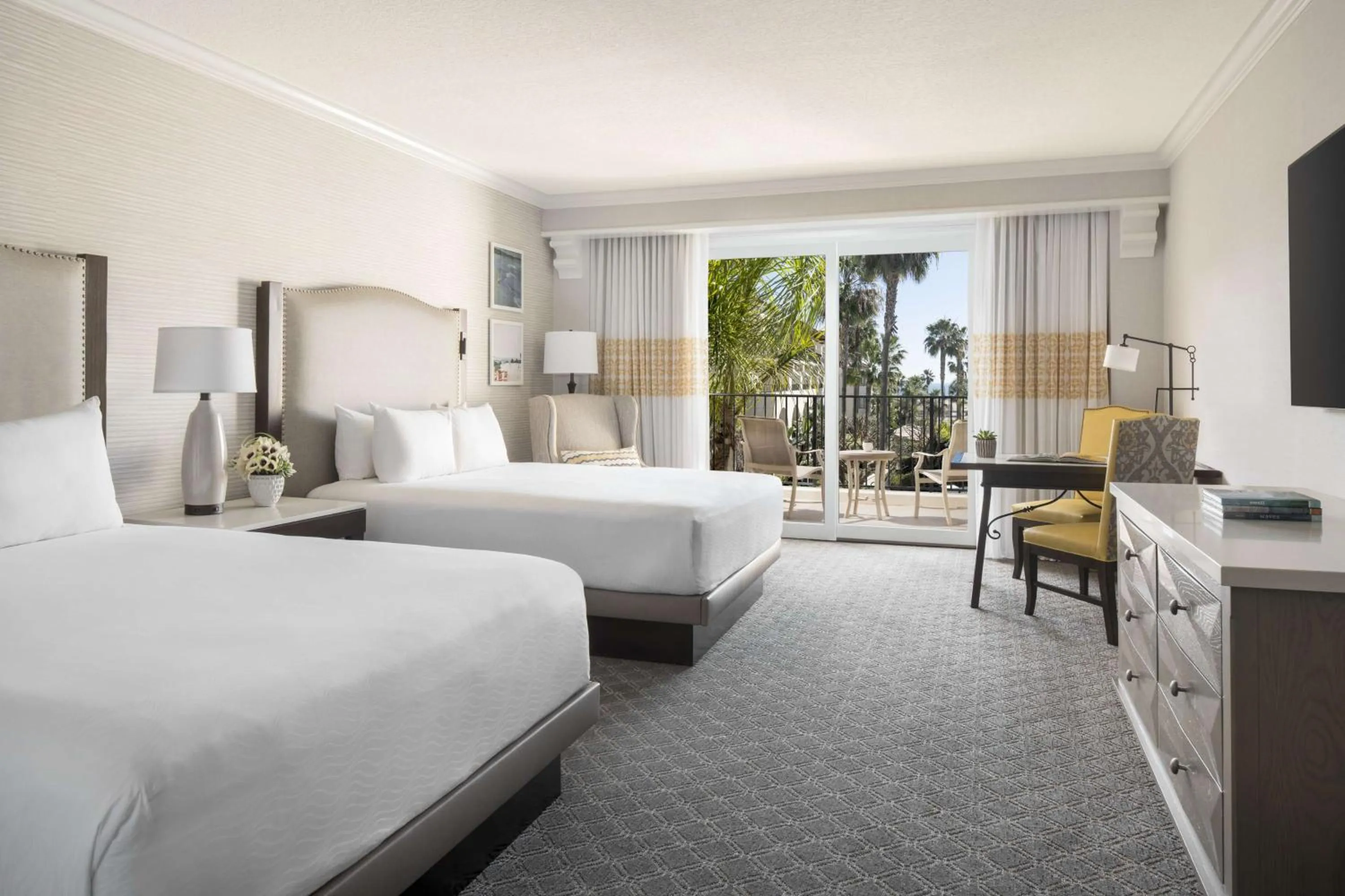 Bedroom, Bed in Hyatt Regency Huntington Beach Resort and Spa