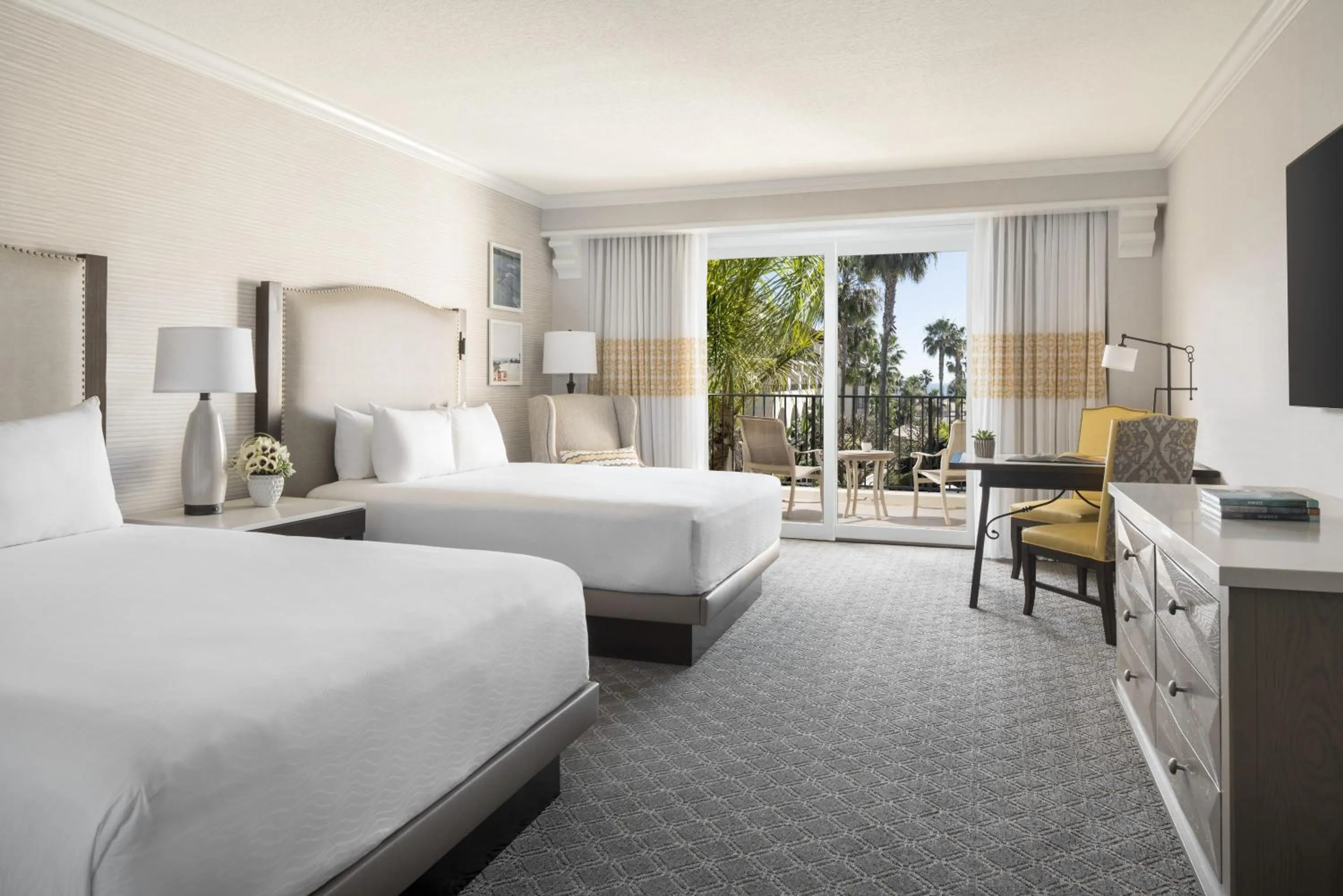 Bedroom, Bed in Hyatt Regency Huntington Beach Resort and Spa