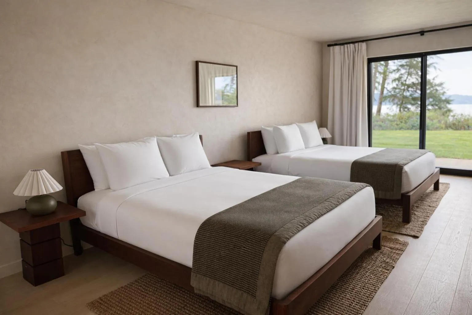 Signature River View Double Queen in Astoria Crest Hotel