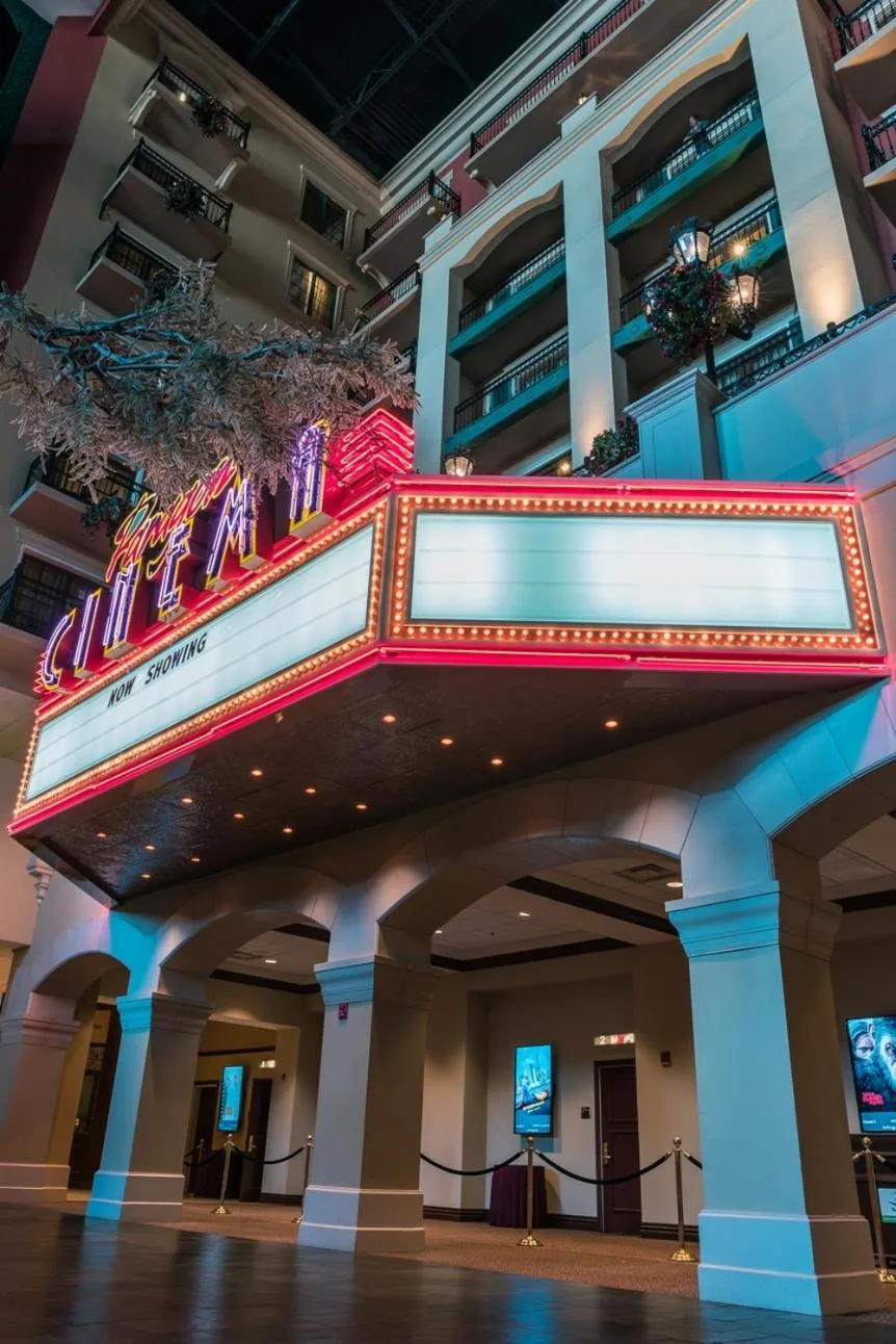 Evening entertainment in Paragon Casino Resort