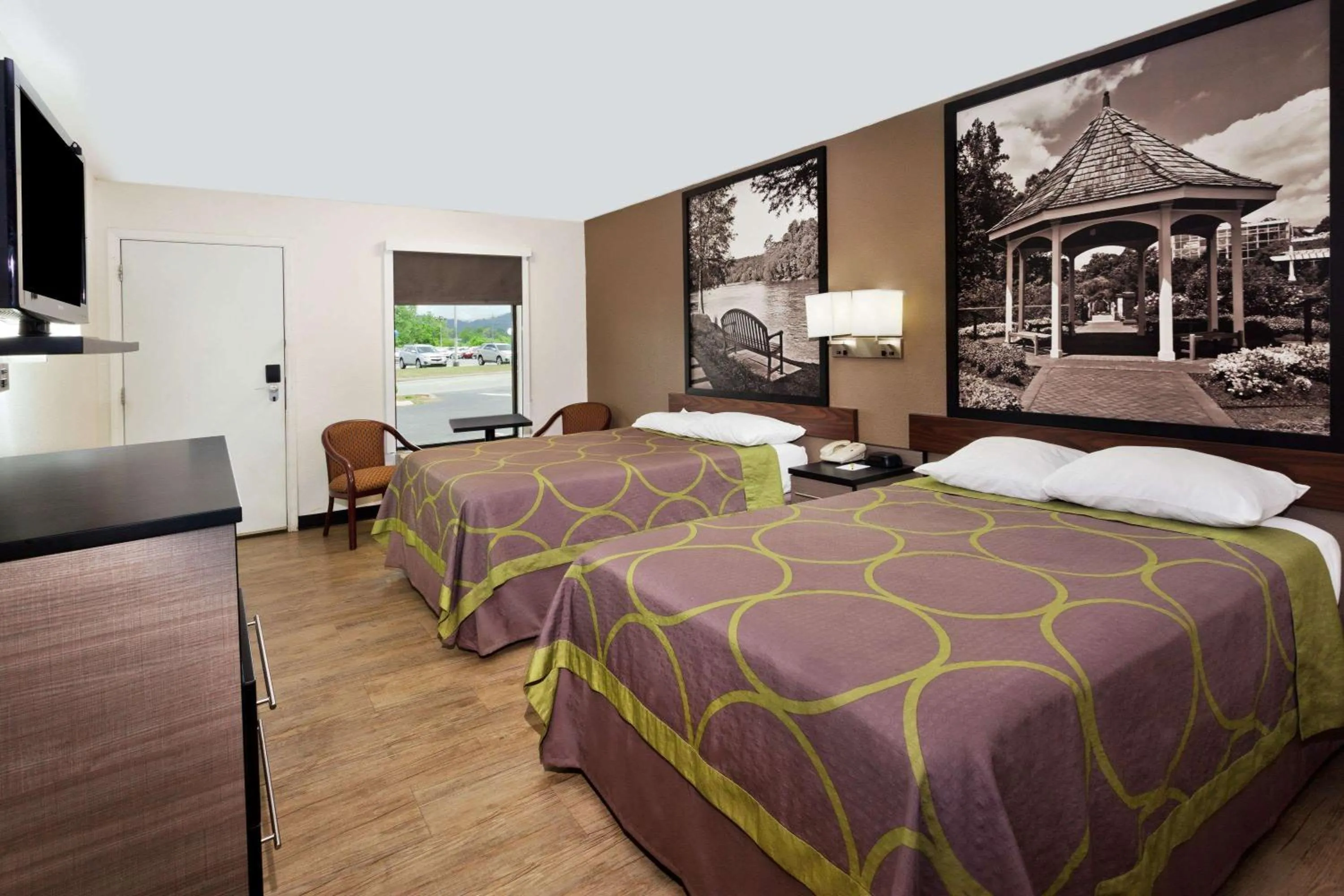 Photo of the whole room, Bed in Super 8 by Wyndham Ringgold Chattanooga Area