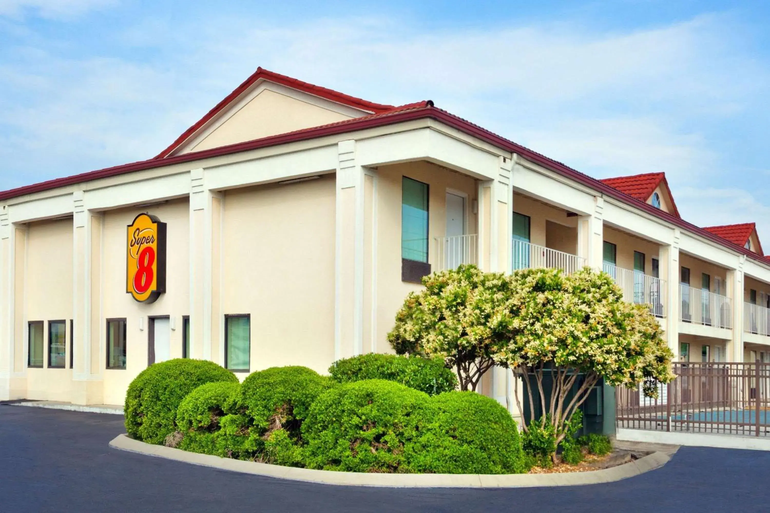 Property building in Super 8 by Wyndham Ringgold Chattanooga Area Property building in Super 8 by Wyndham Ringgold Chattanooga Area