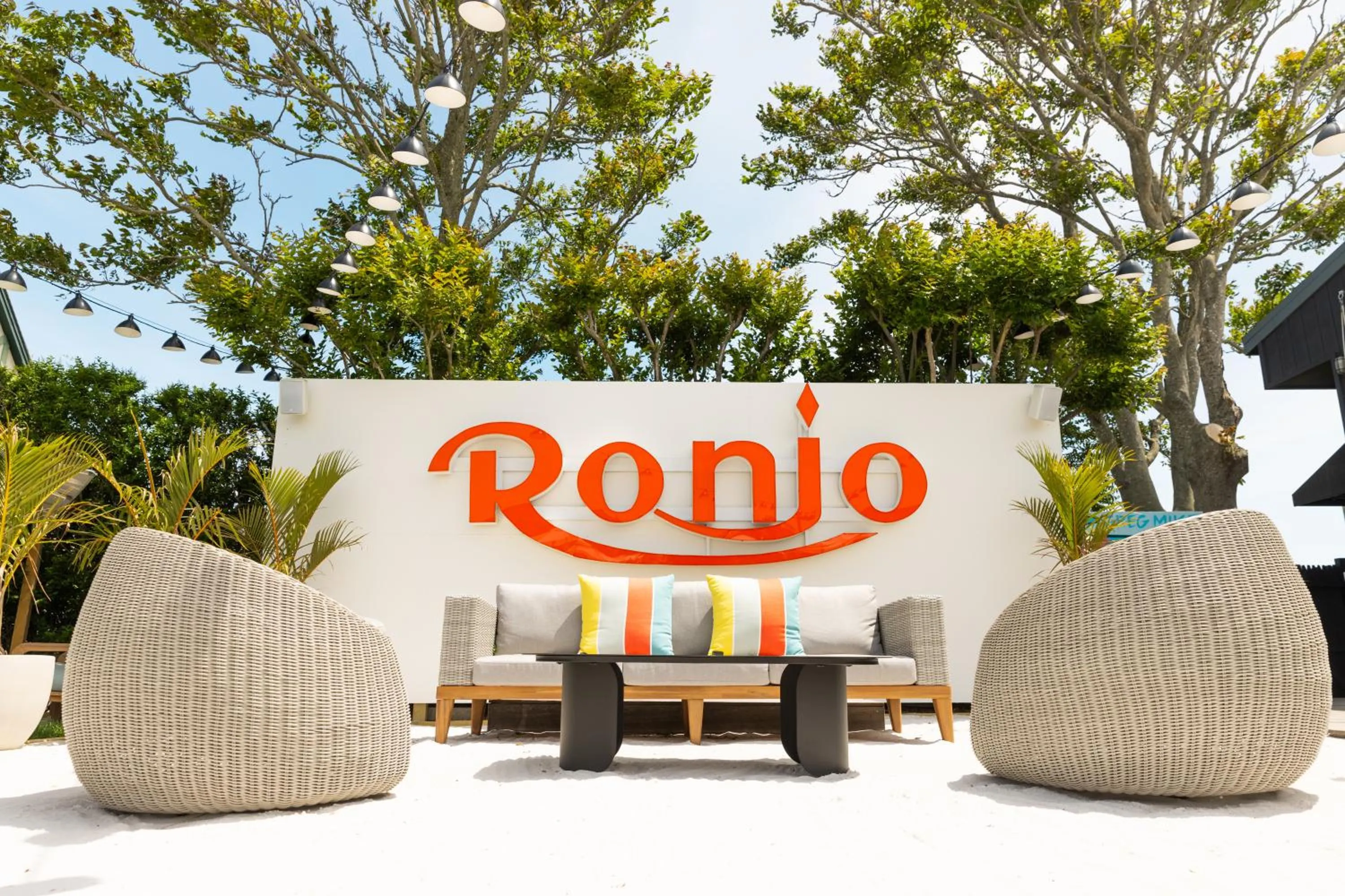 Lounge or bar in The Montauk Beach House