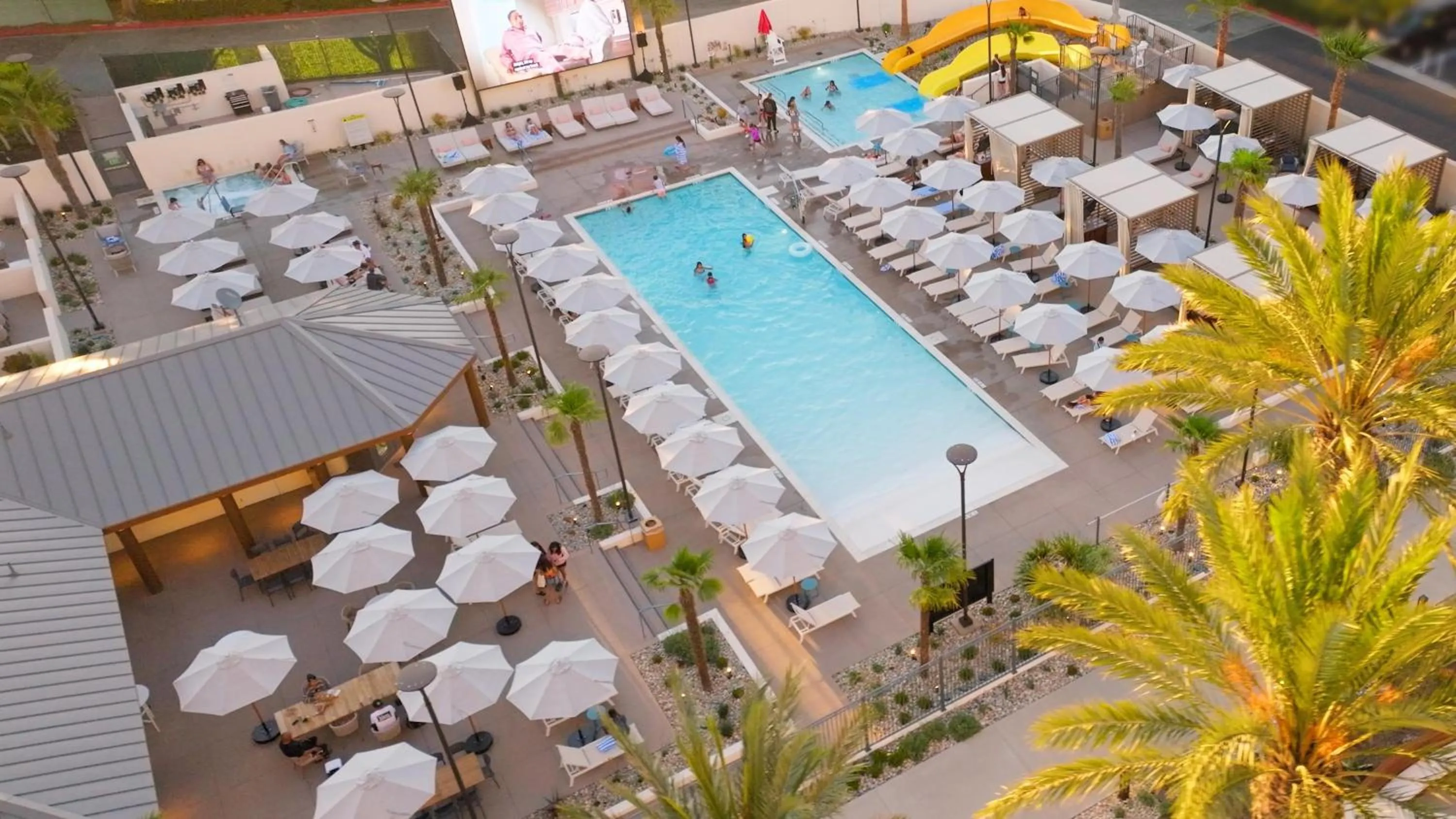 Swimming pool in Hyatt Regency Irvine