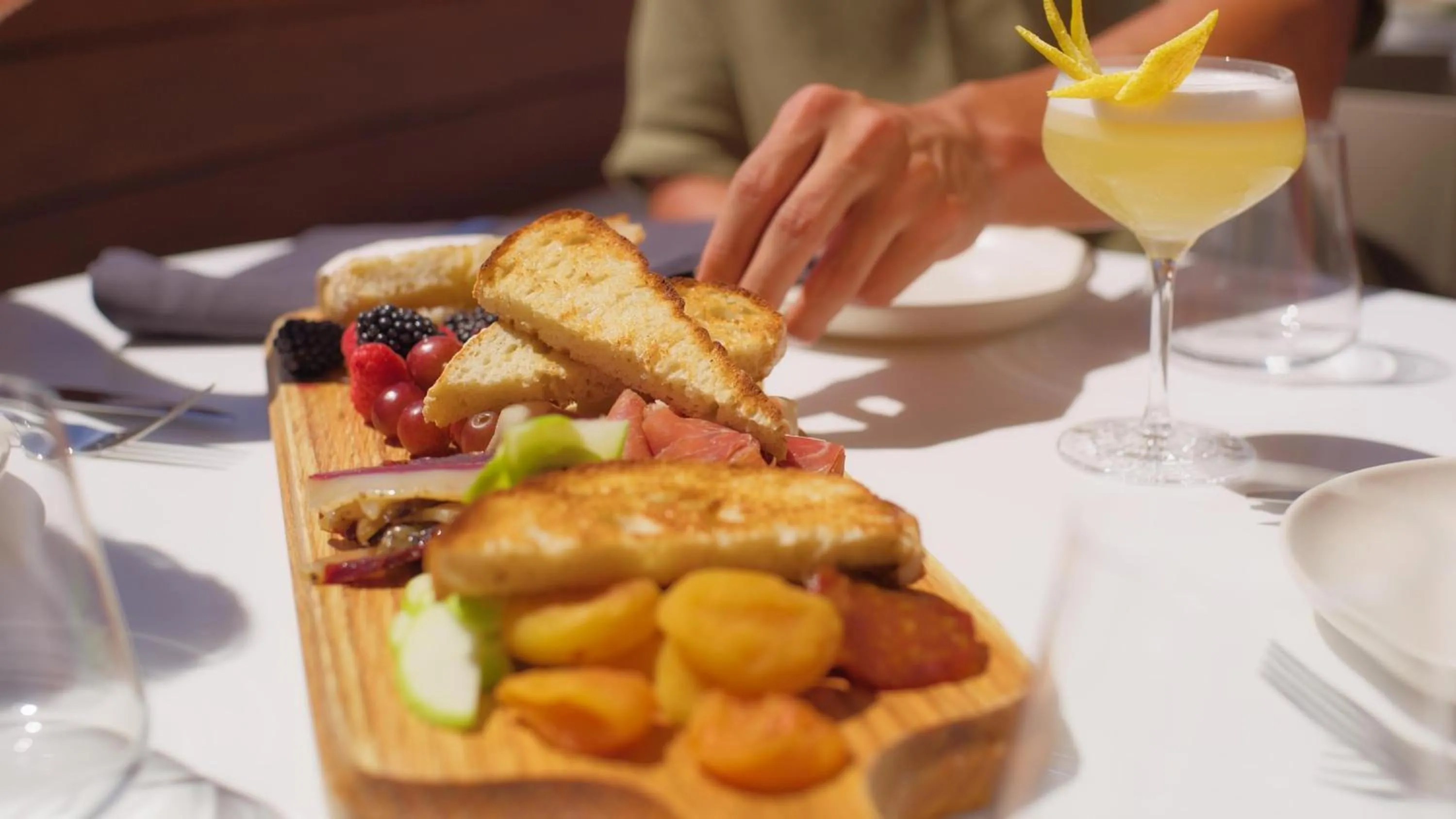 Restaurant/places to eat in Hyatt Regency Irvine