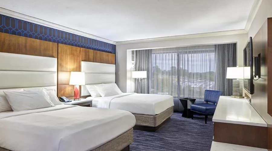 Bedroom, Bed in Mystic Lake Casino Hotel