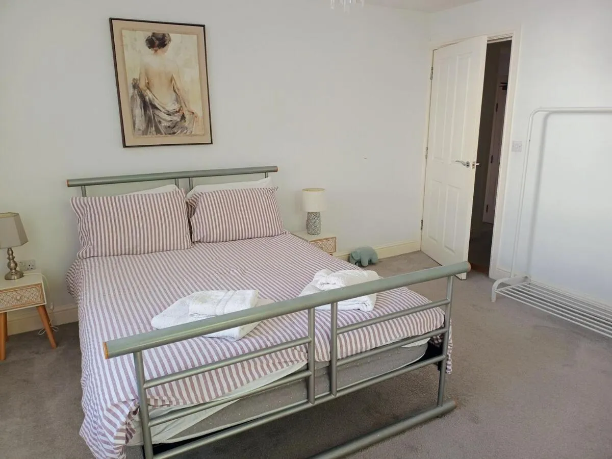 Bed in Luxury 2-Bed Flat Central Ipswich Parking