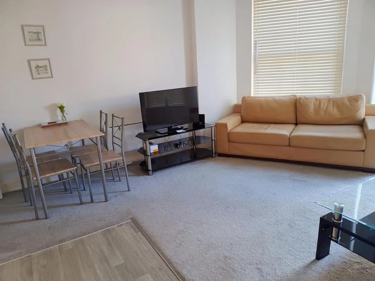 Luxury 2-Bed Flat Central Ipswich Parking