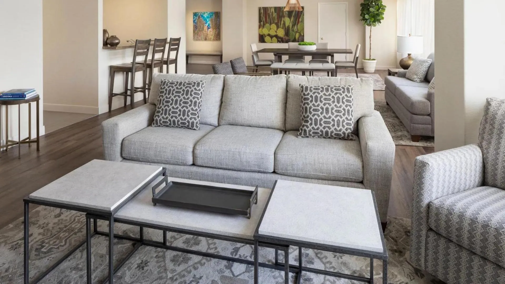 Living room in Hyatt Regency Phoenix Downtown