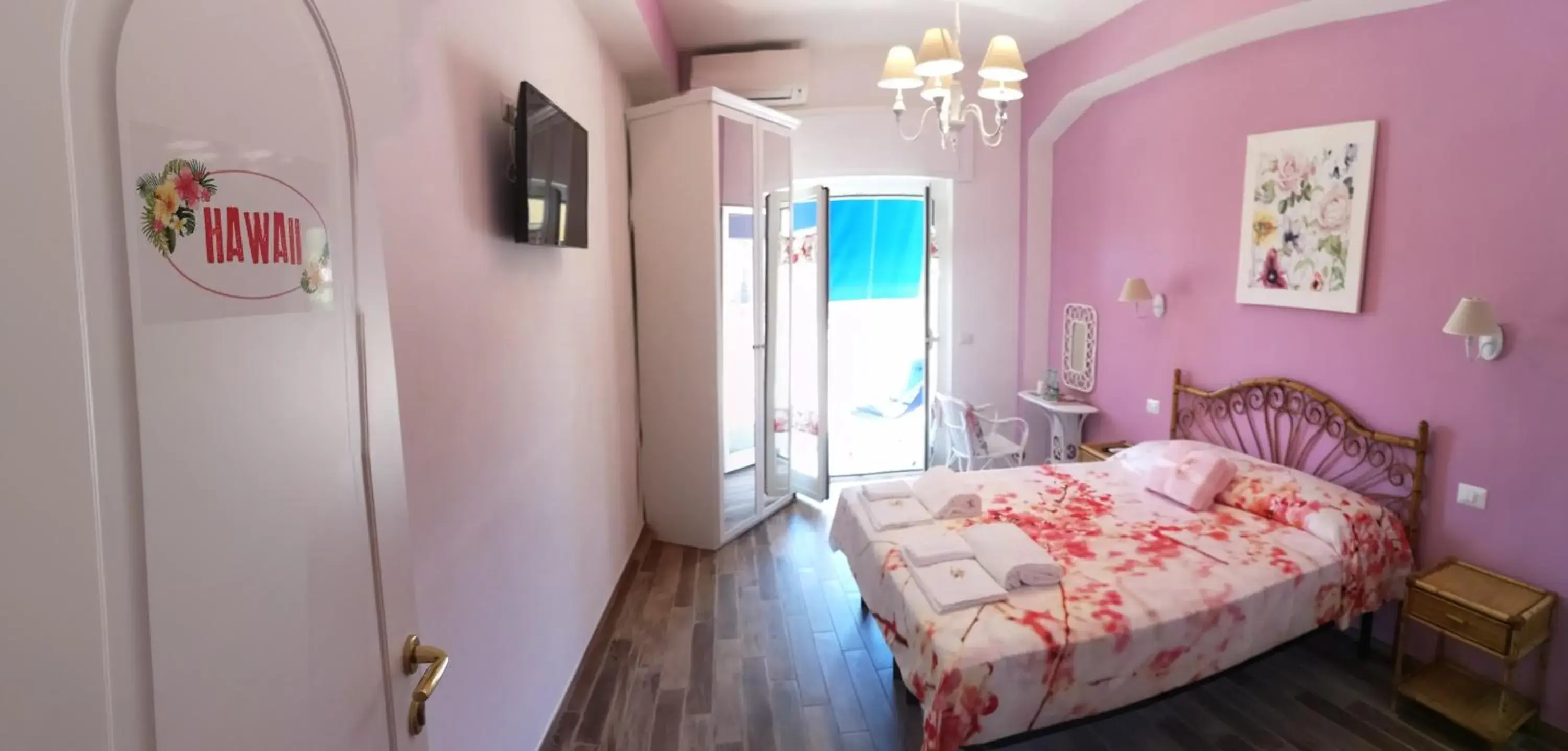 Large Double or Twin Room in ViOletta Large Double or Twin Room in ViOletta