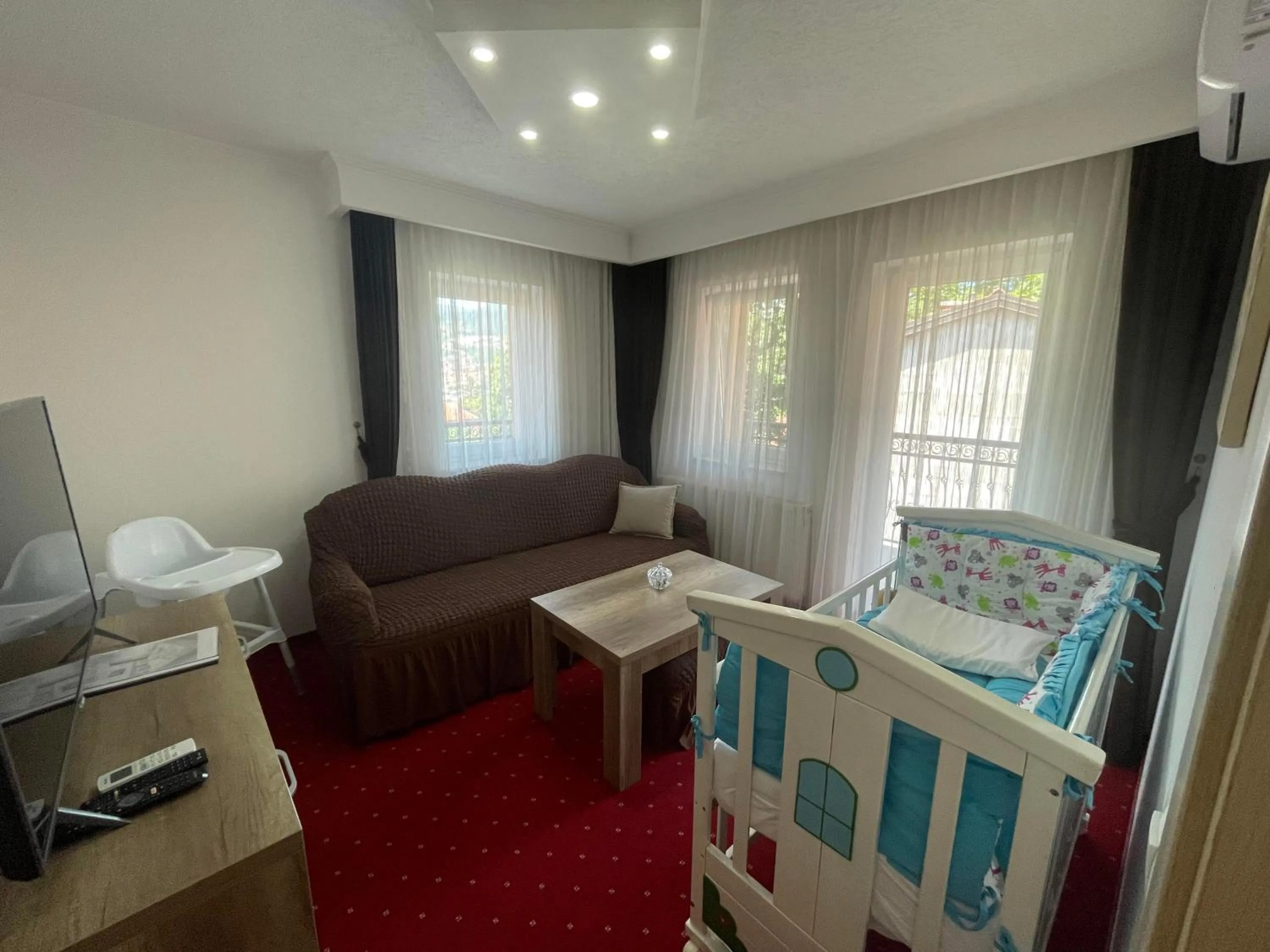 cot, Bed in Hotel Nacional Free Parking