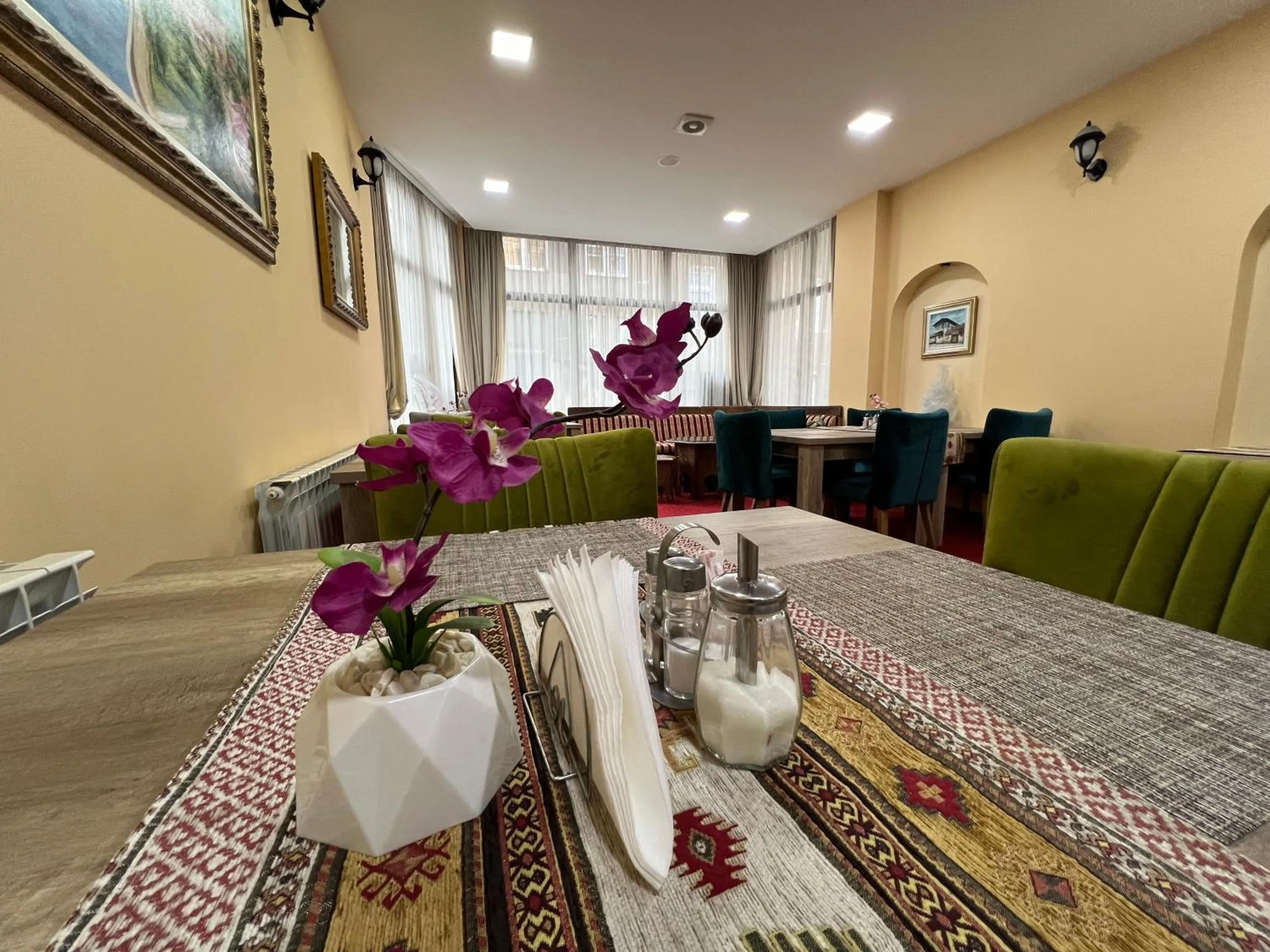 Restaurant/places to eat in Hotel Nacional Free Parking