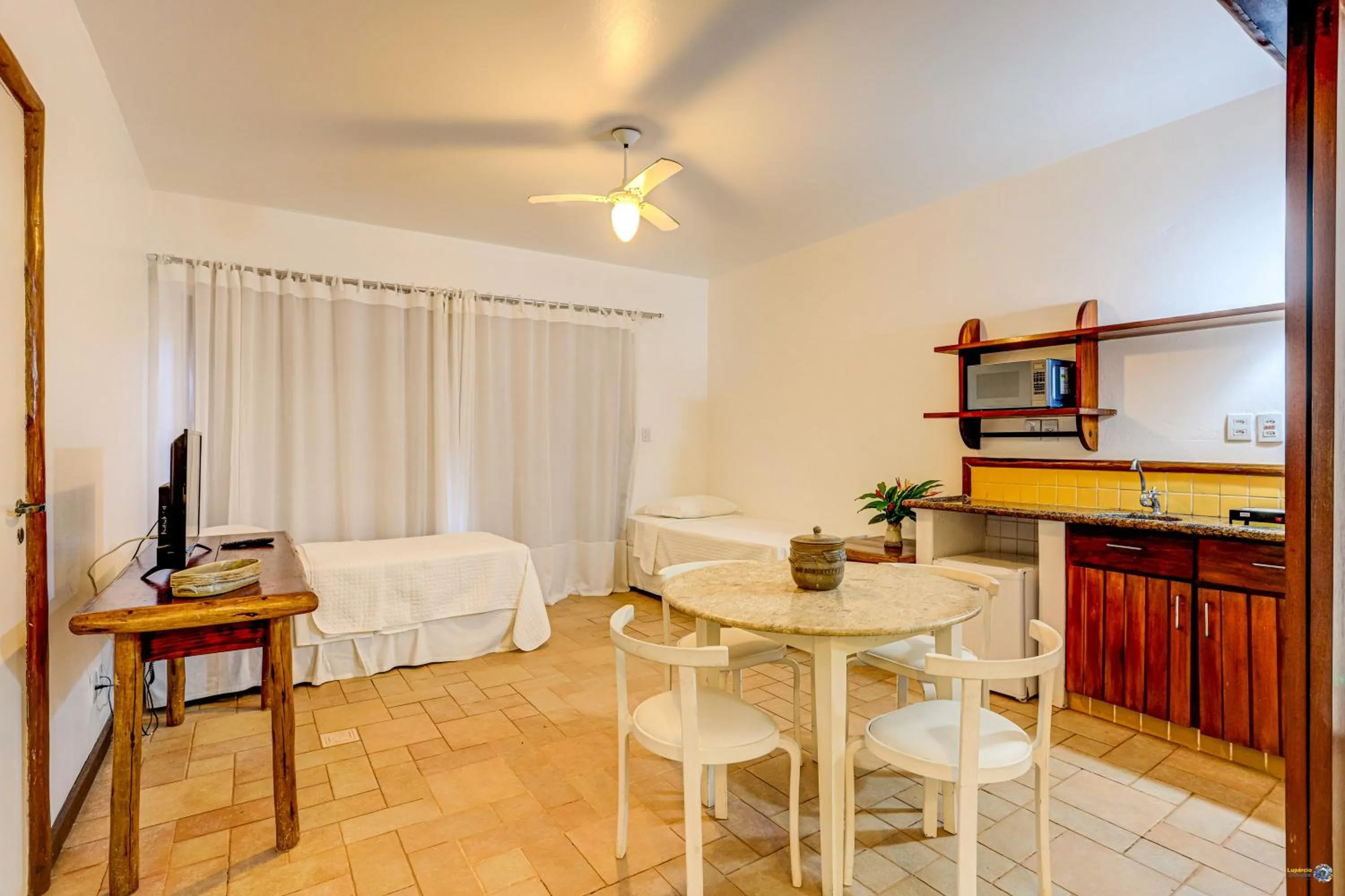 TV and multimedia in São José Beach Club & Hotel