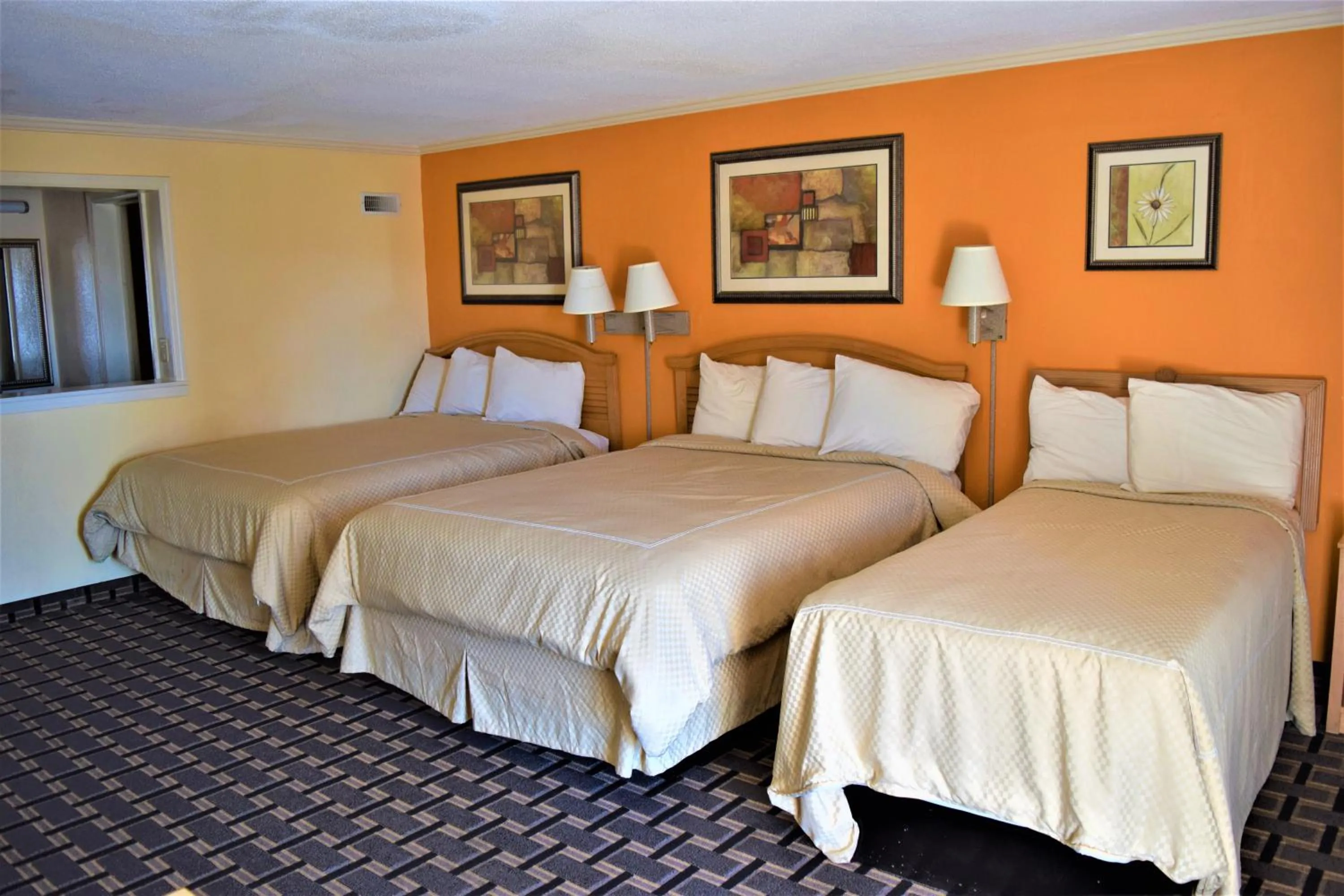 Bed in Budget Inn Conway