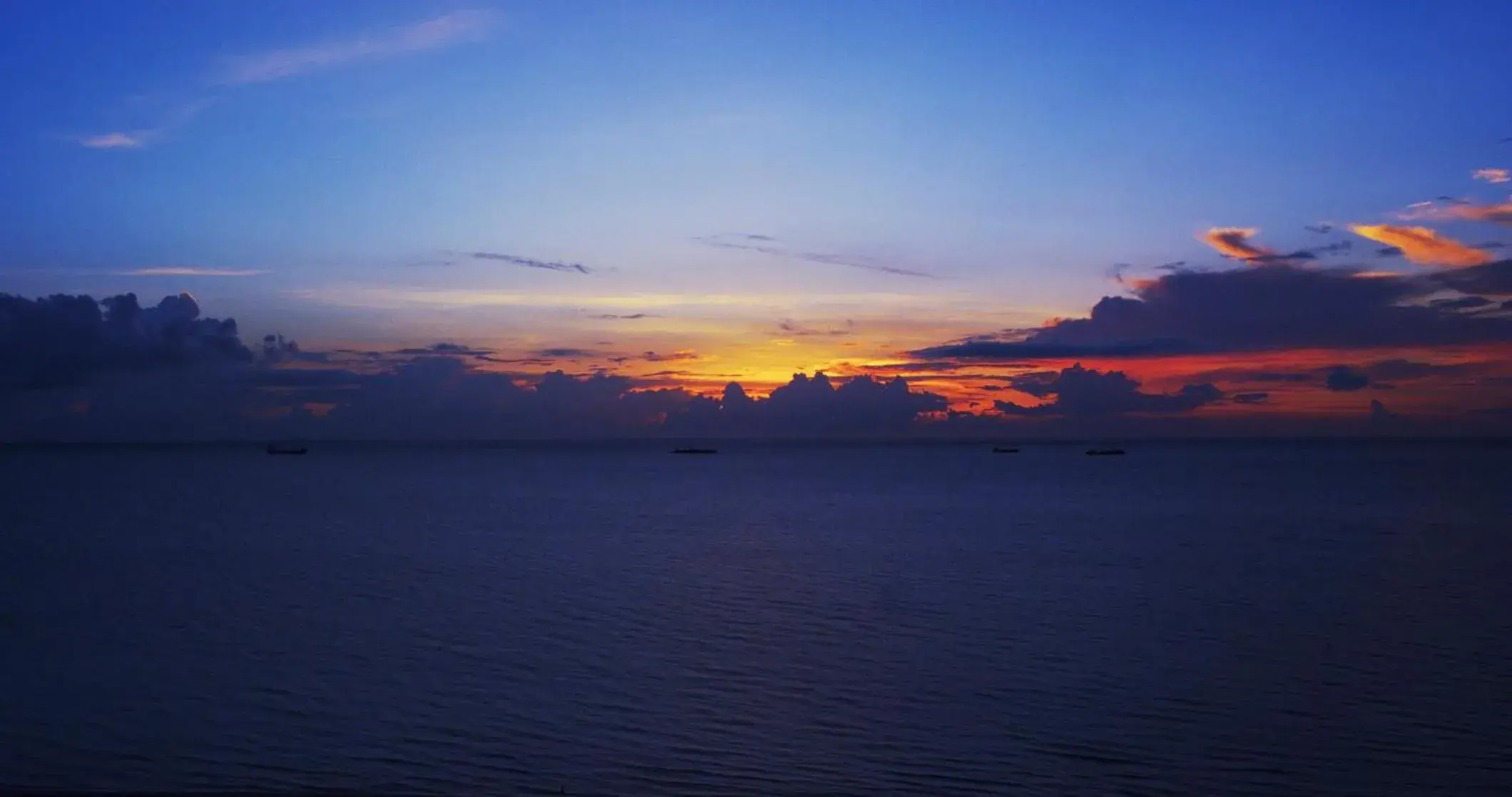 Property building in Loews Miami Beach Hotel Property building in Loews Miami Beach Hotel