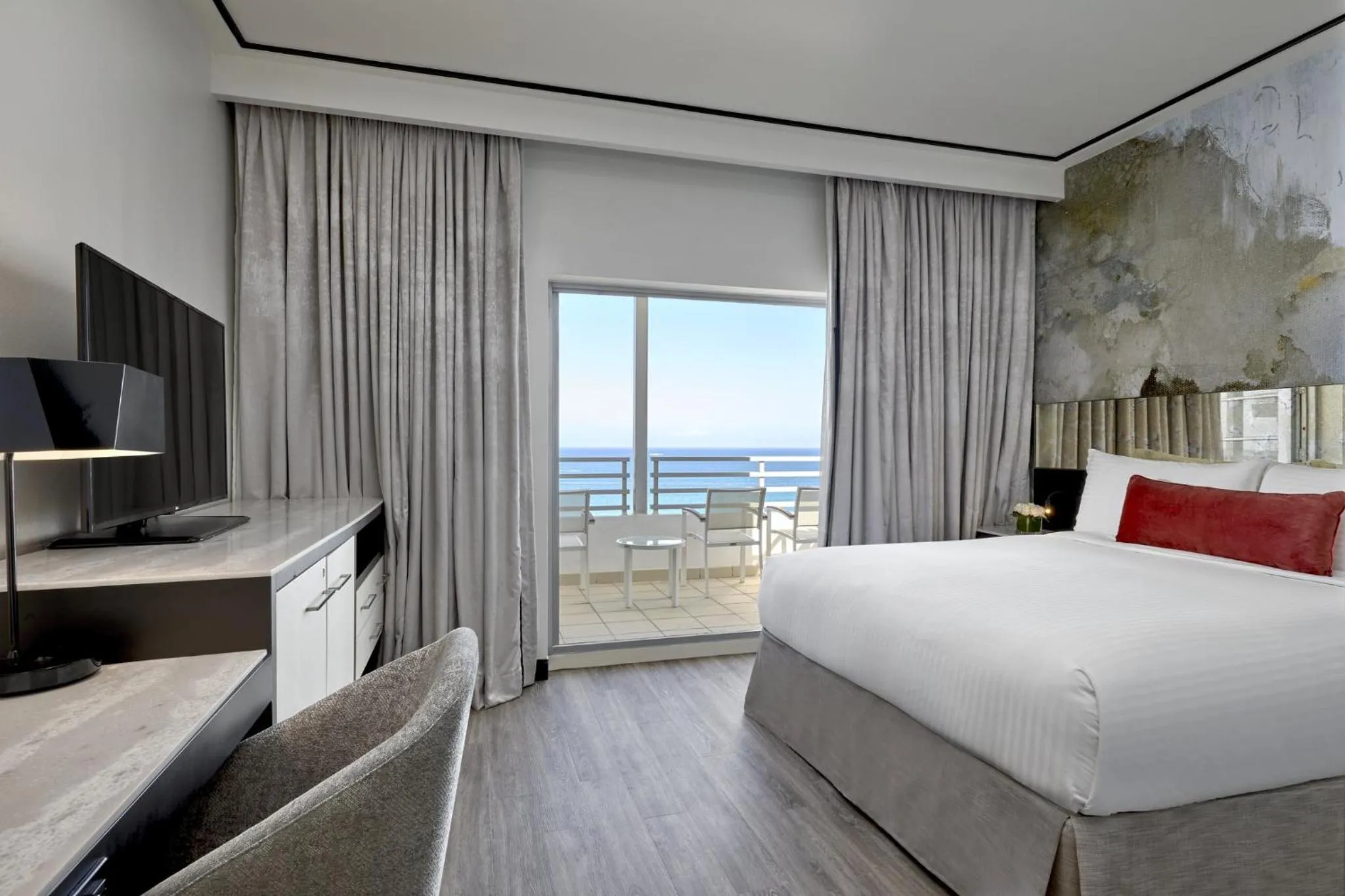 Photo of the whole room, Bed in Loews Miami Beach Hotel