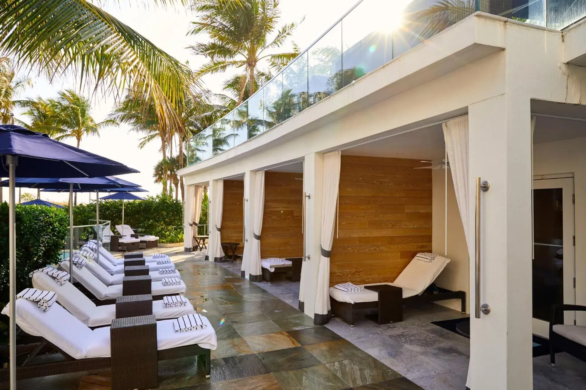 Swimming pool in Loews Miami Beach Hotel Swimming pool in Loews Miami Beach Hotel