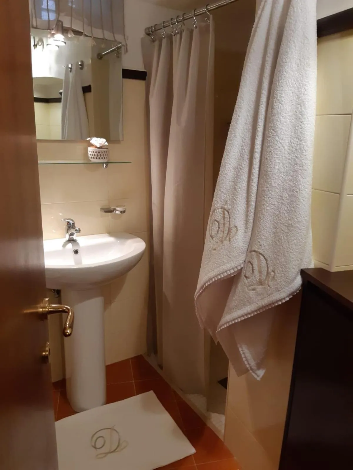 Bathroom in Donna Lucrezia dimora a corte B&B