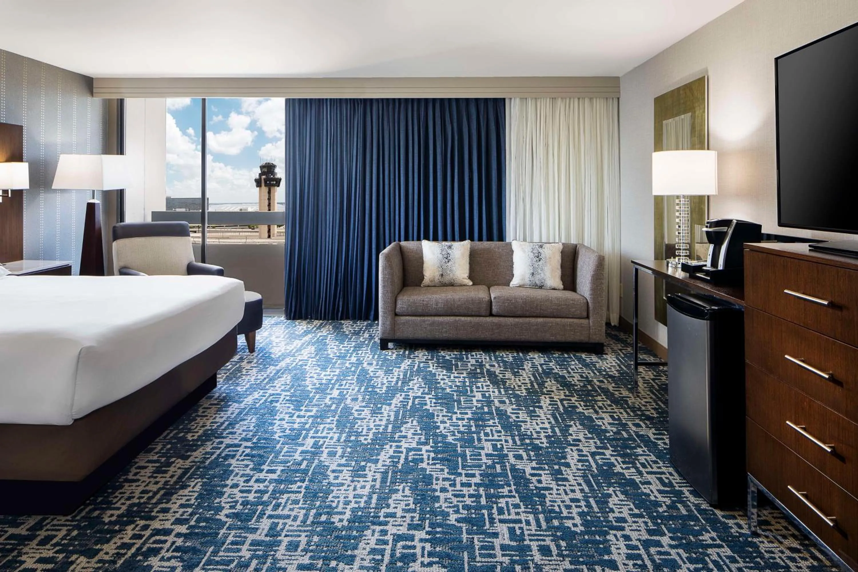 Photo of the whole room, Bed in Hyatt Regency DFW International Airport