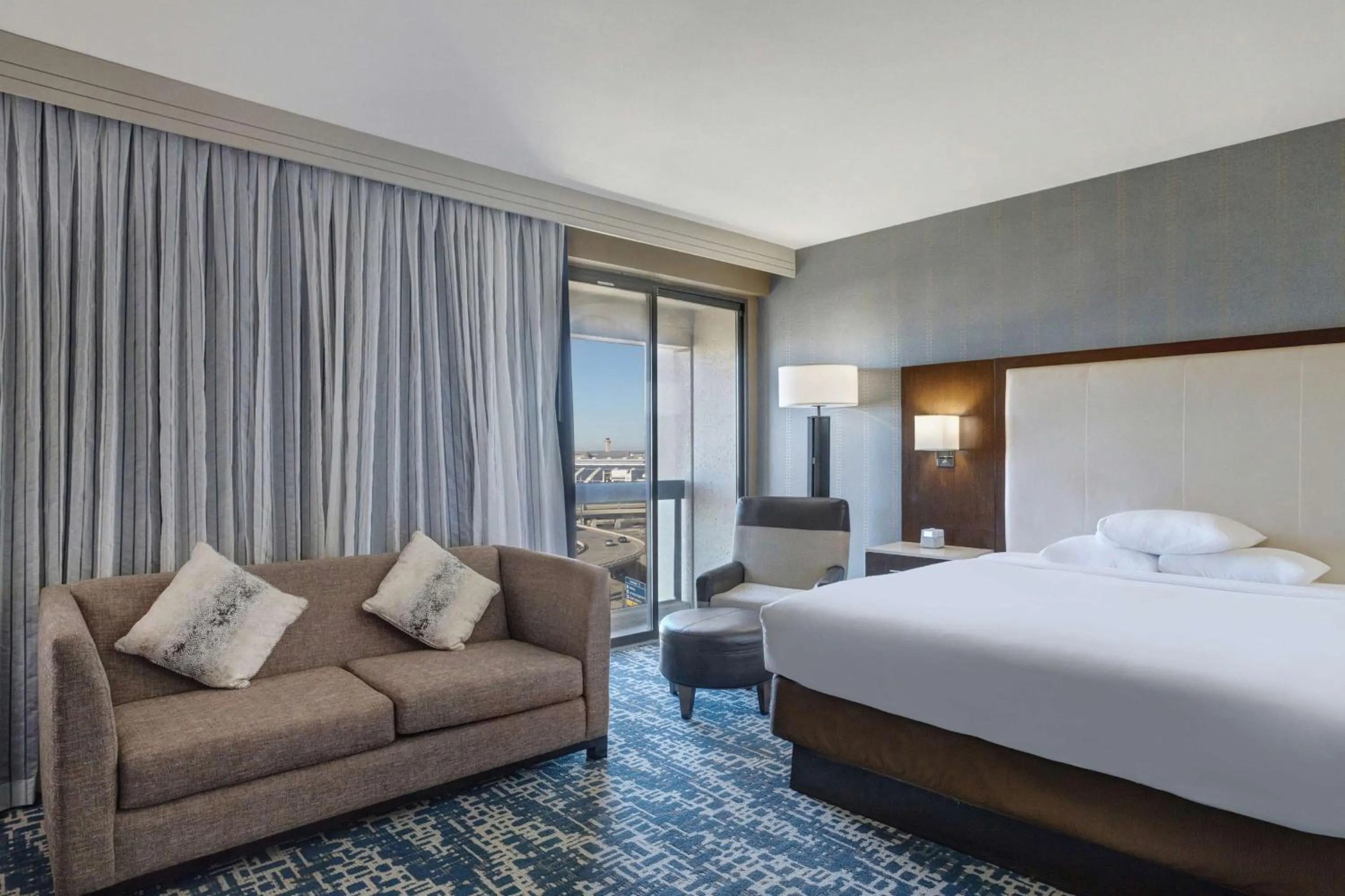 Photo of the whole room, Bed in Hyatt Regency DFW International Airport