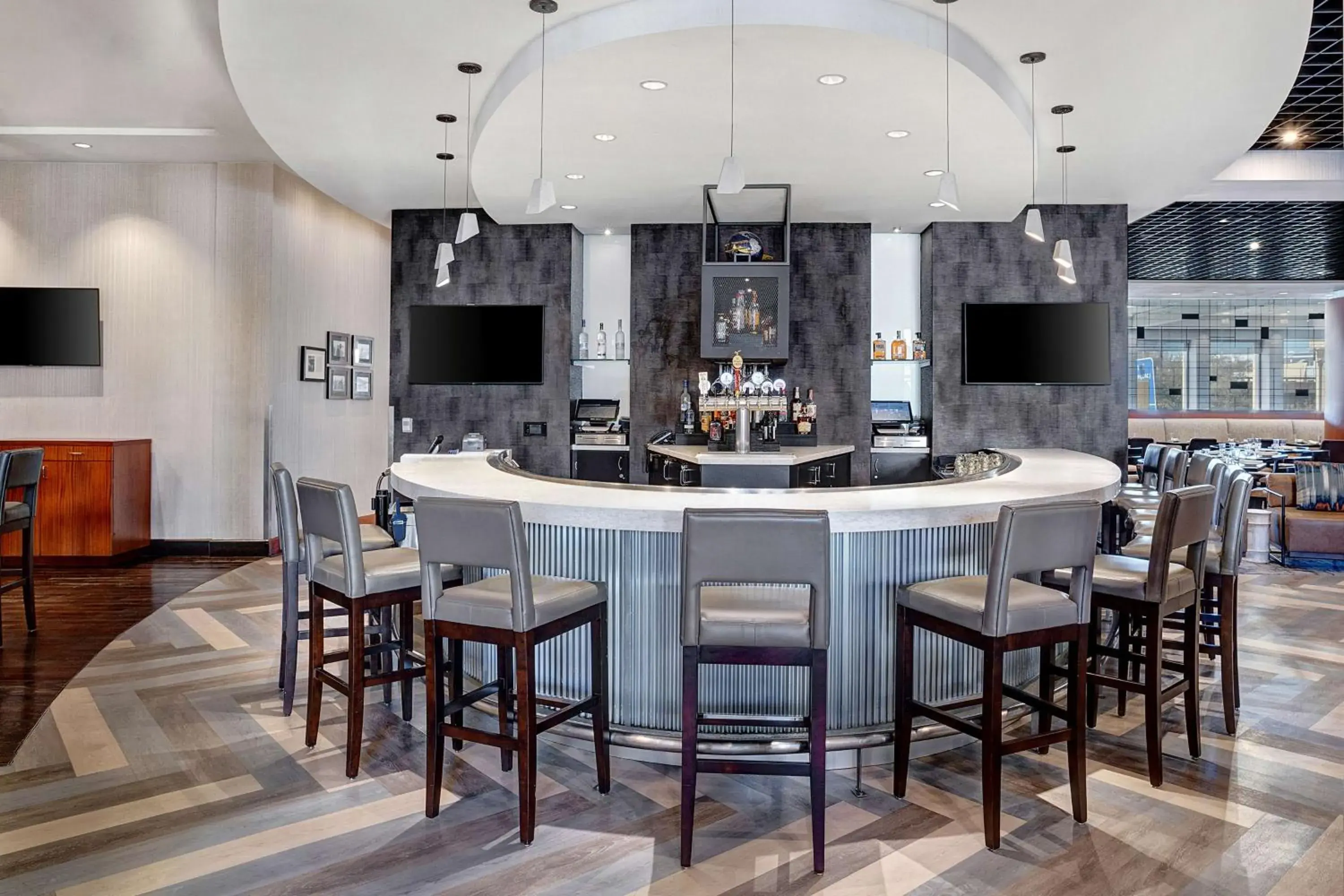 Lounge or bar in Hyatt Regency DFW International Airport Lounge or bar in Hyatt Regency DFW International Airport