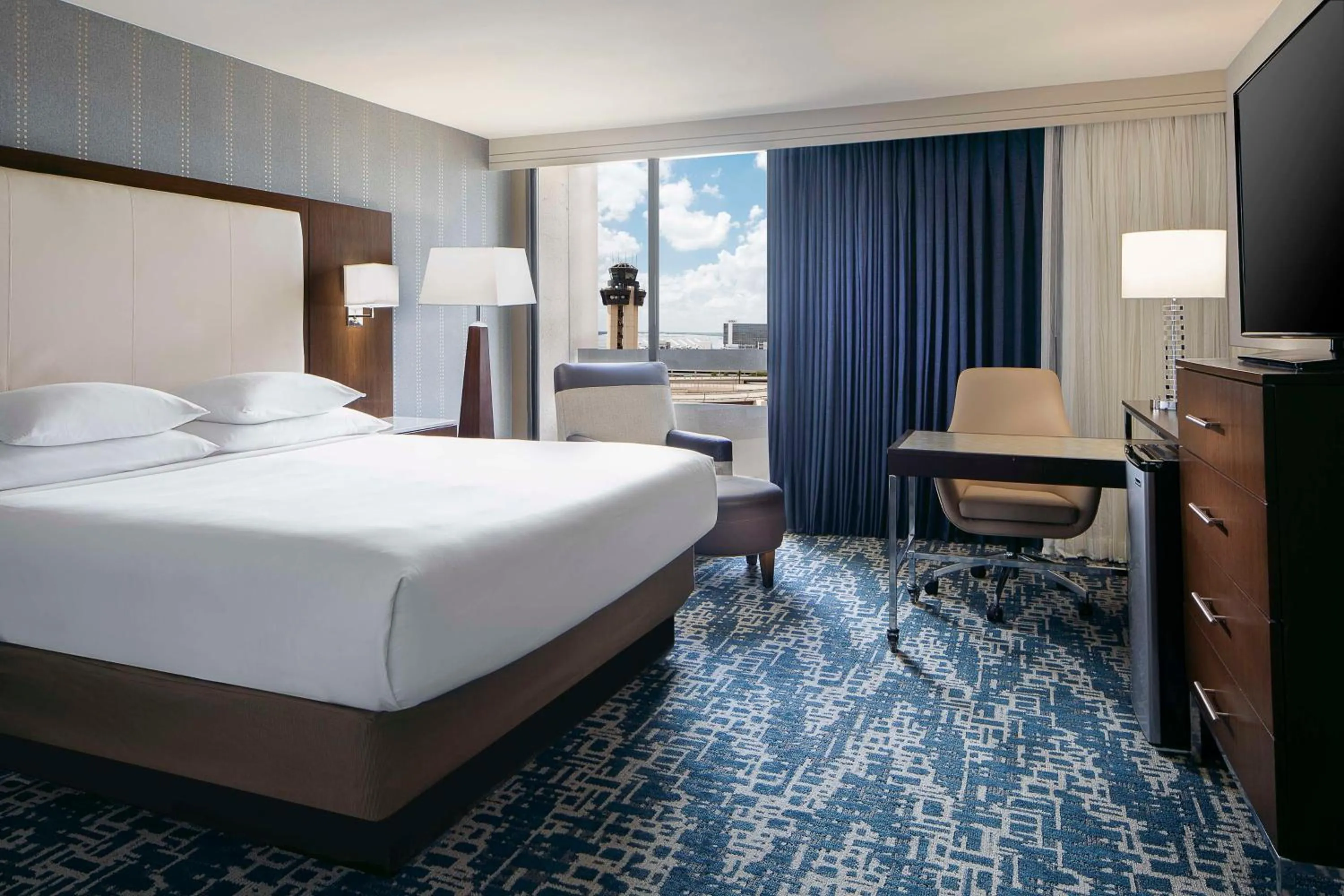 Bedroom, Bed in Hyatt Regency DFW International Airport