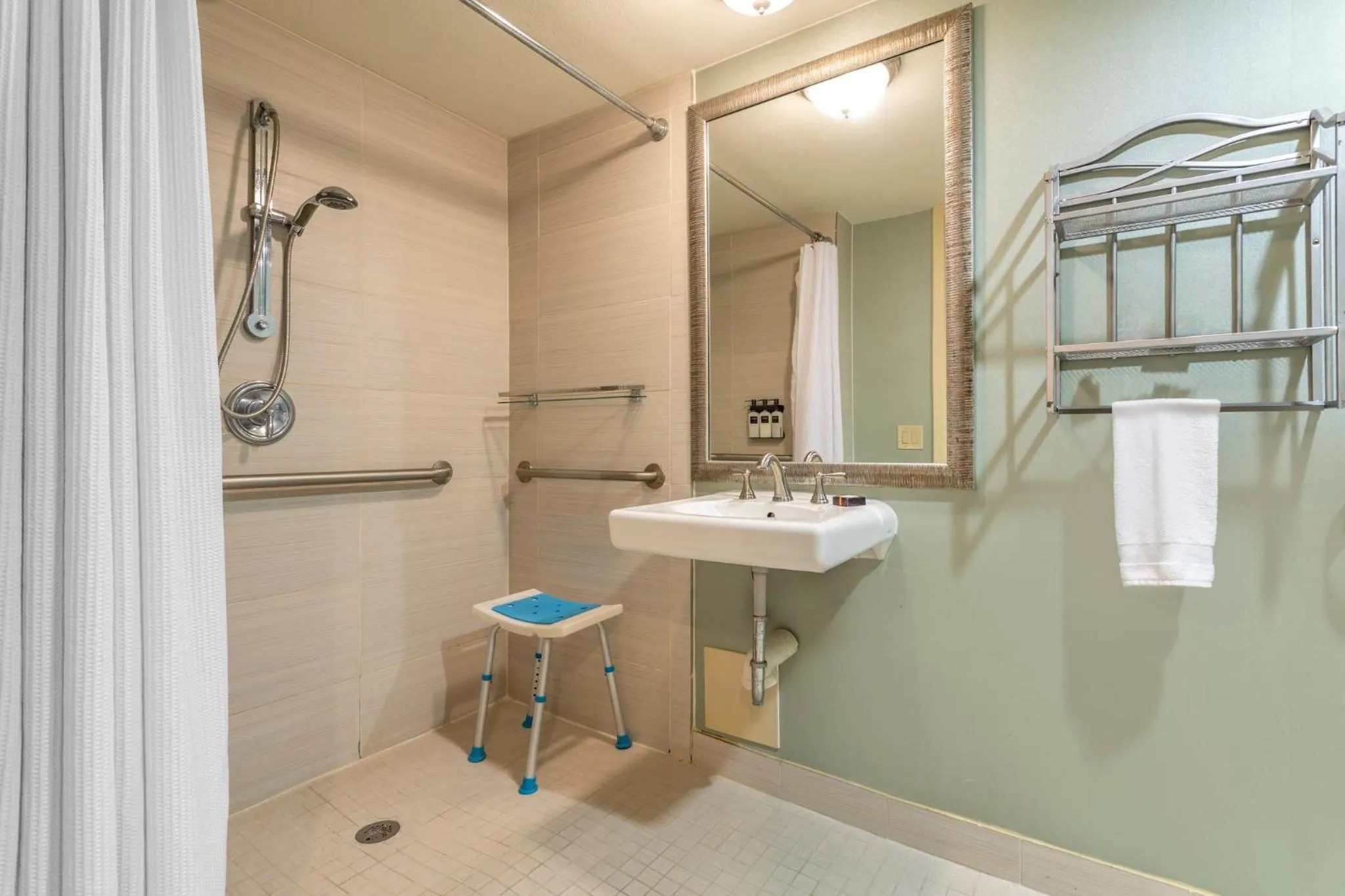 Photo of the whole room in Omni Corpus Christi Hotel