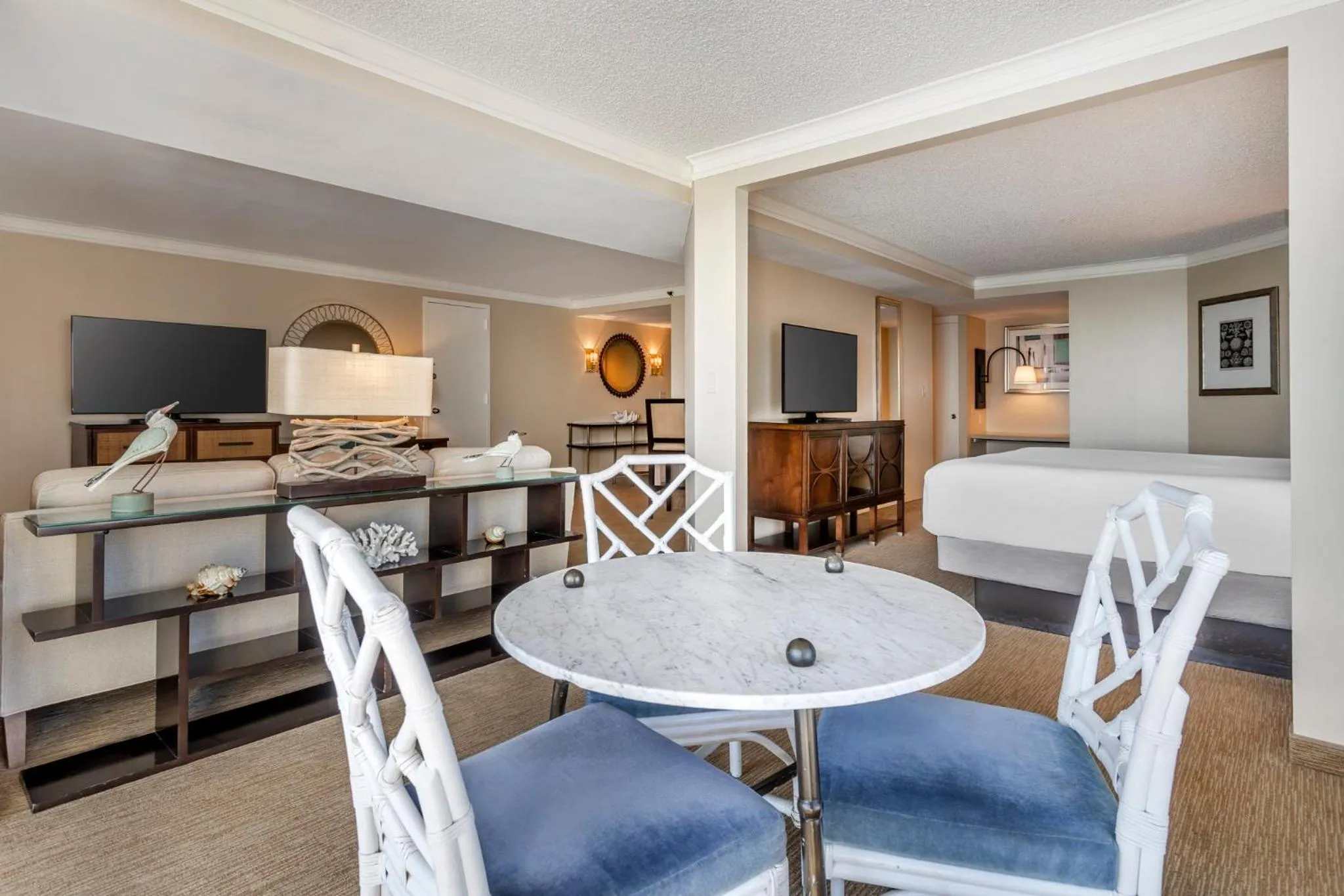 Photo of the whole room in Omni Corpus Christi Hotel