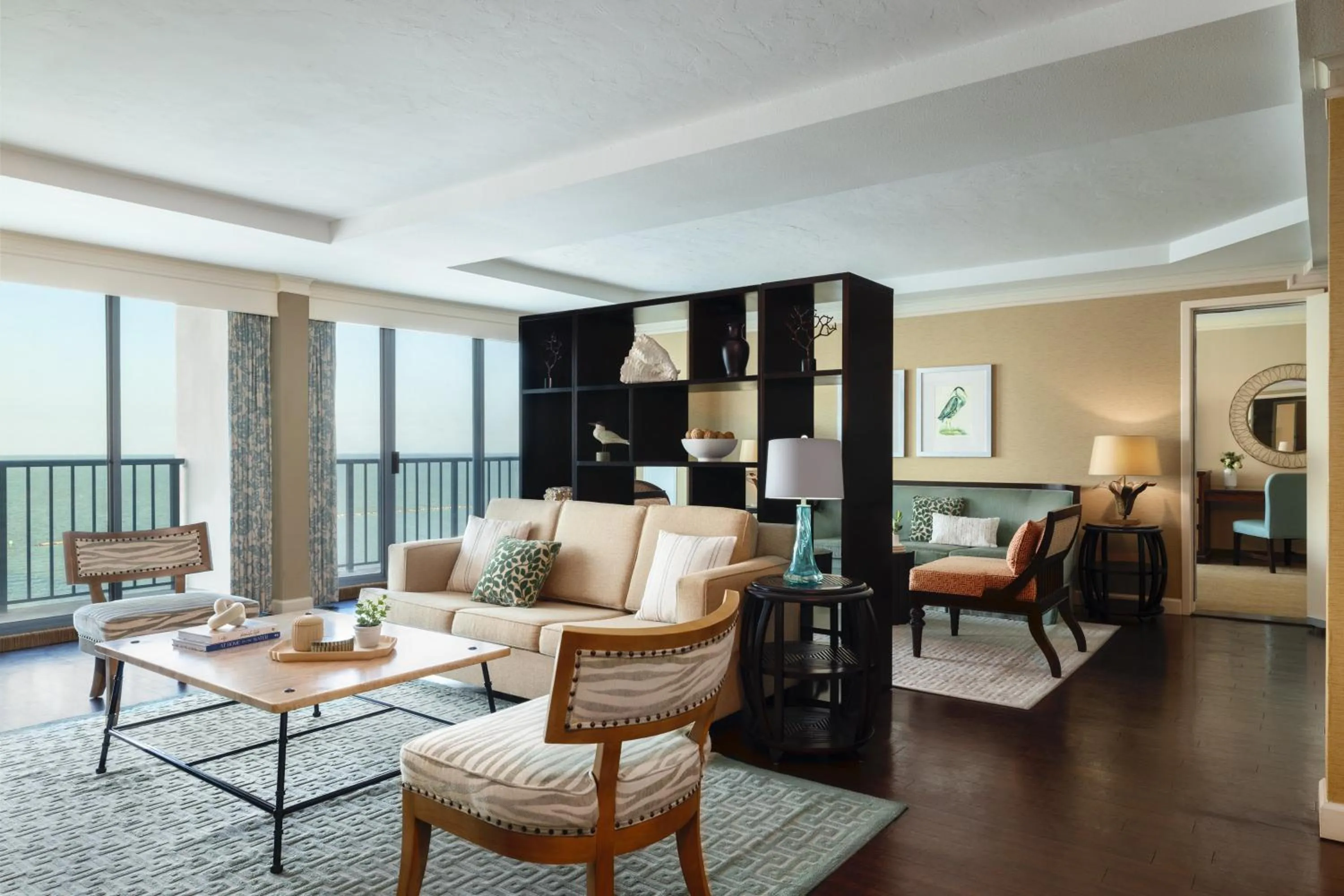 Living room in Omni Corpus Christi Hotel