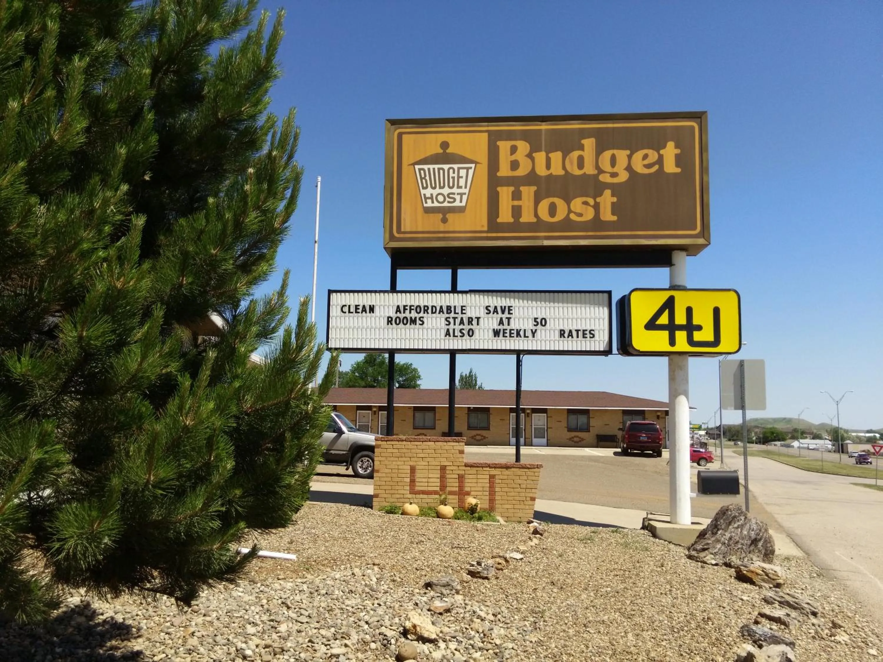 Property building in Budget Host 4U Motel