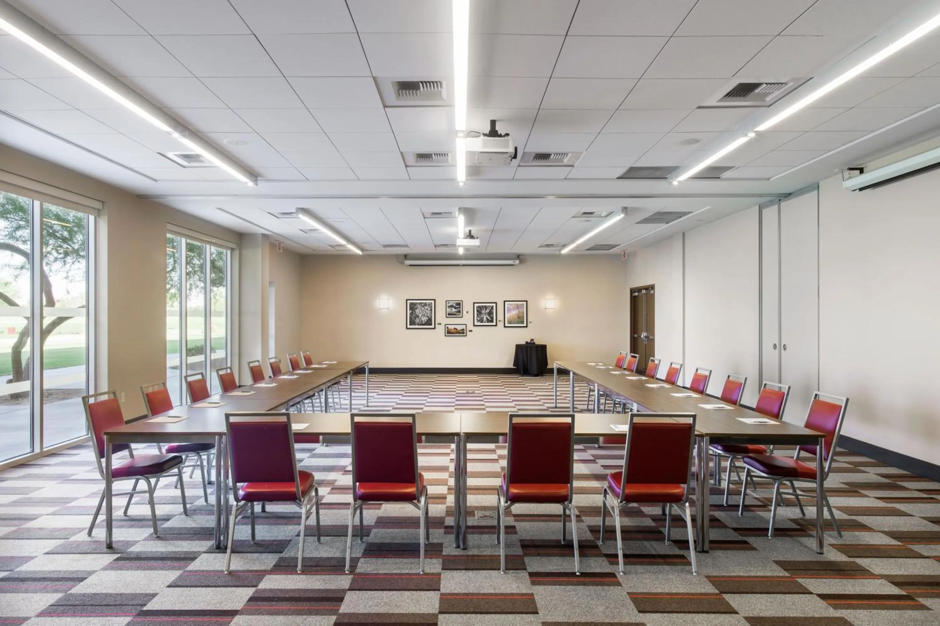 Meeting/conference room in Four Points by Sheraton at Phoenix Mesa Gateway Airport