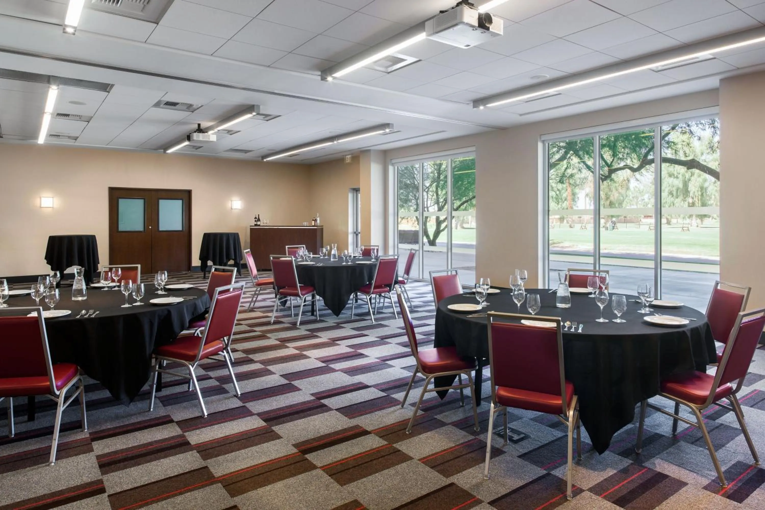 Meeting/conference room in Four Points by Sheraton at Phoenix Mesa Gateway Airport