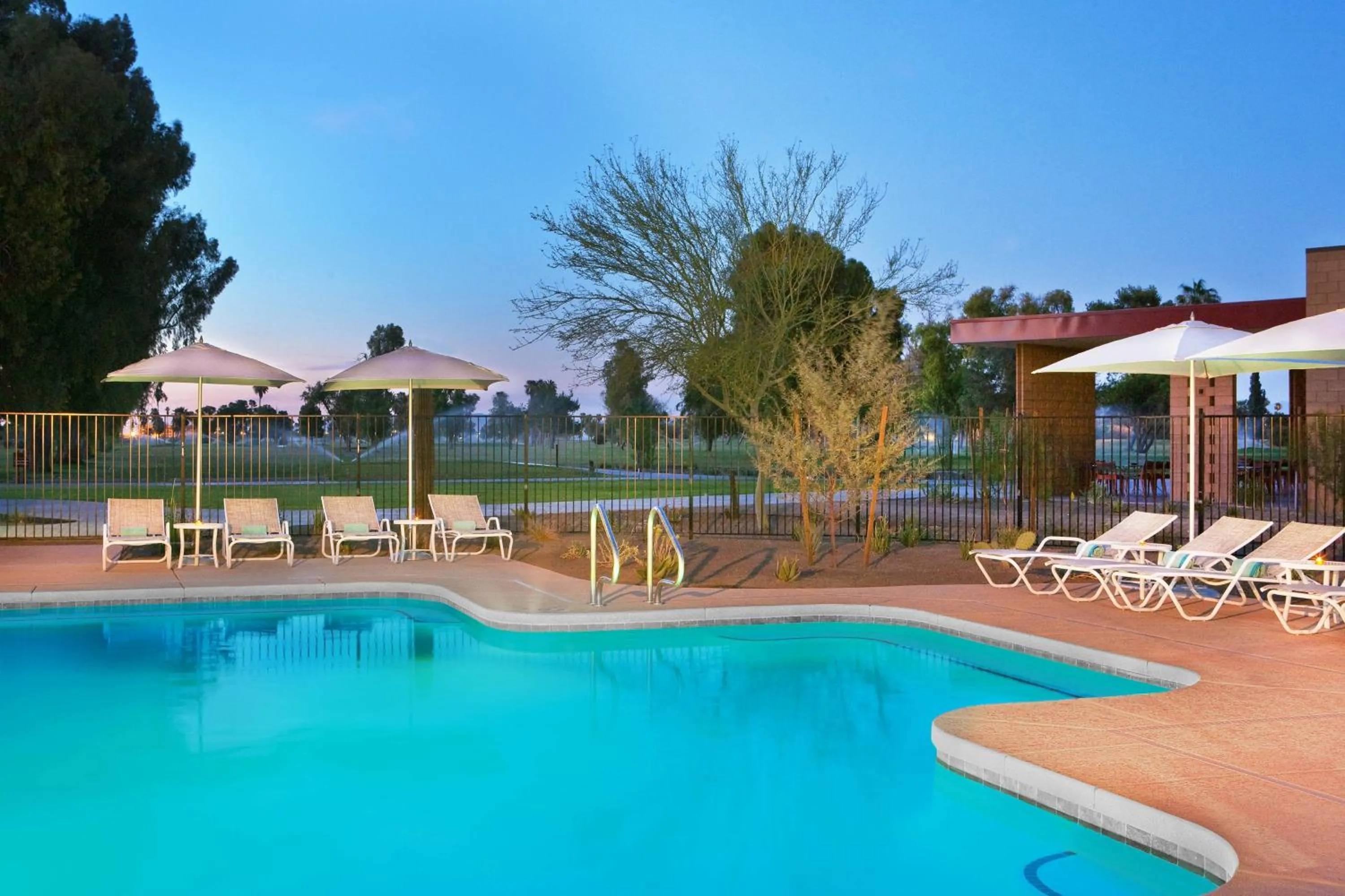 Swimming pool in Four Points by Sheraton at Phoenix Mesa Gateway Airport