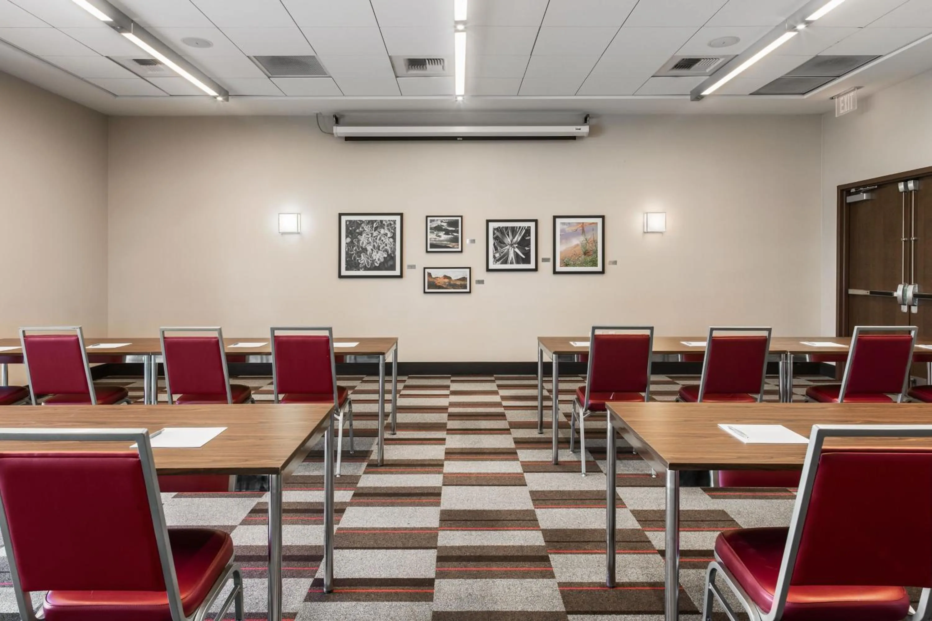 Meeting/conference room in Four Points by Sheraton at Phoenix Mesa Gateway Airport