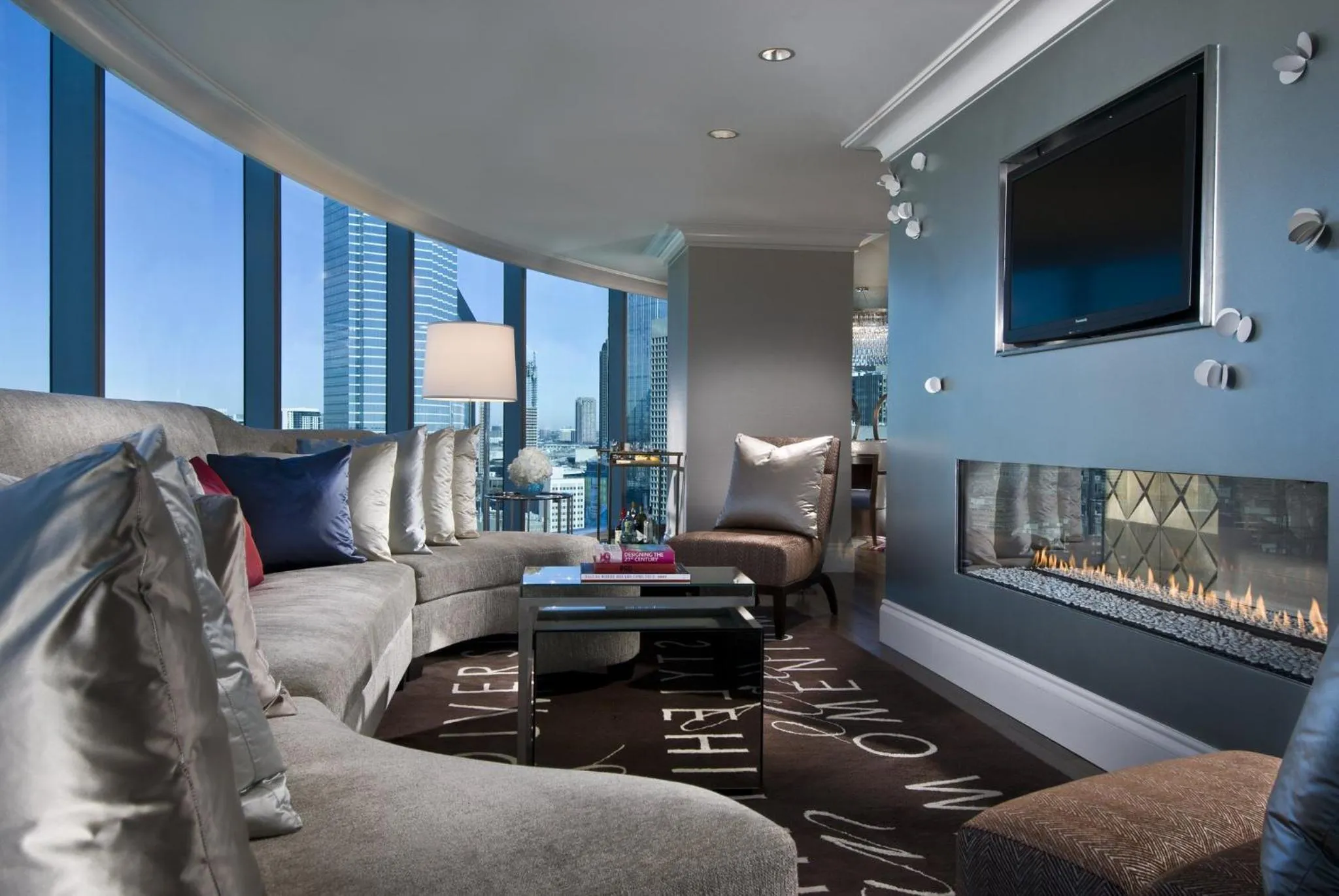 Photo of the whole room in Omni Dallas Hotel