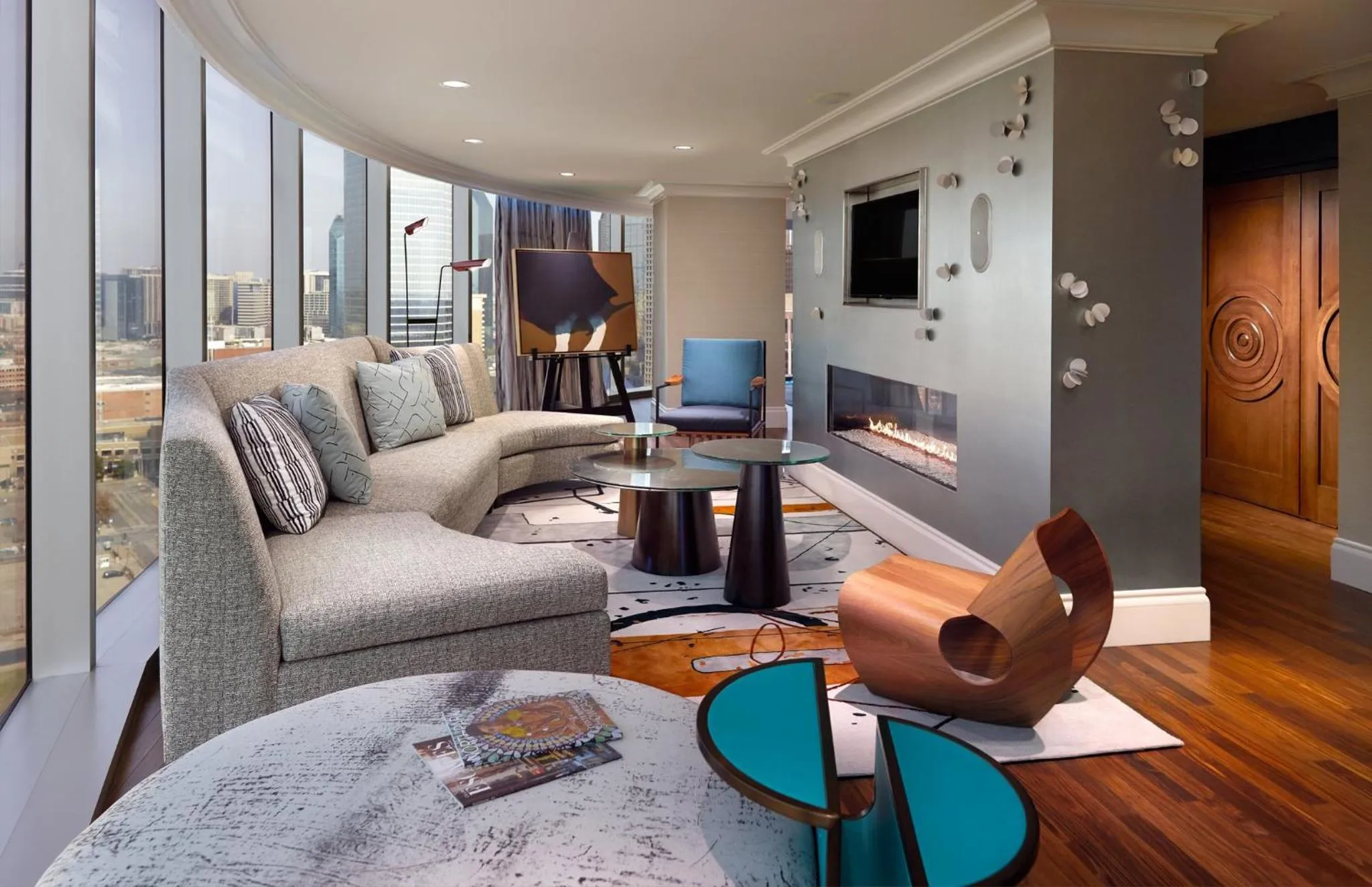 Photo of the whole room in Omni Dallas Hotel