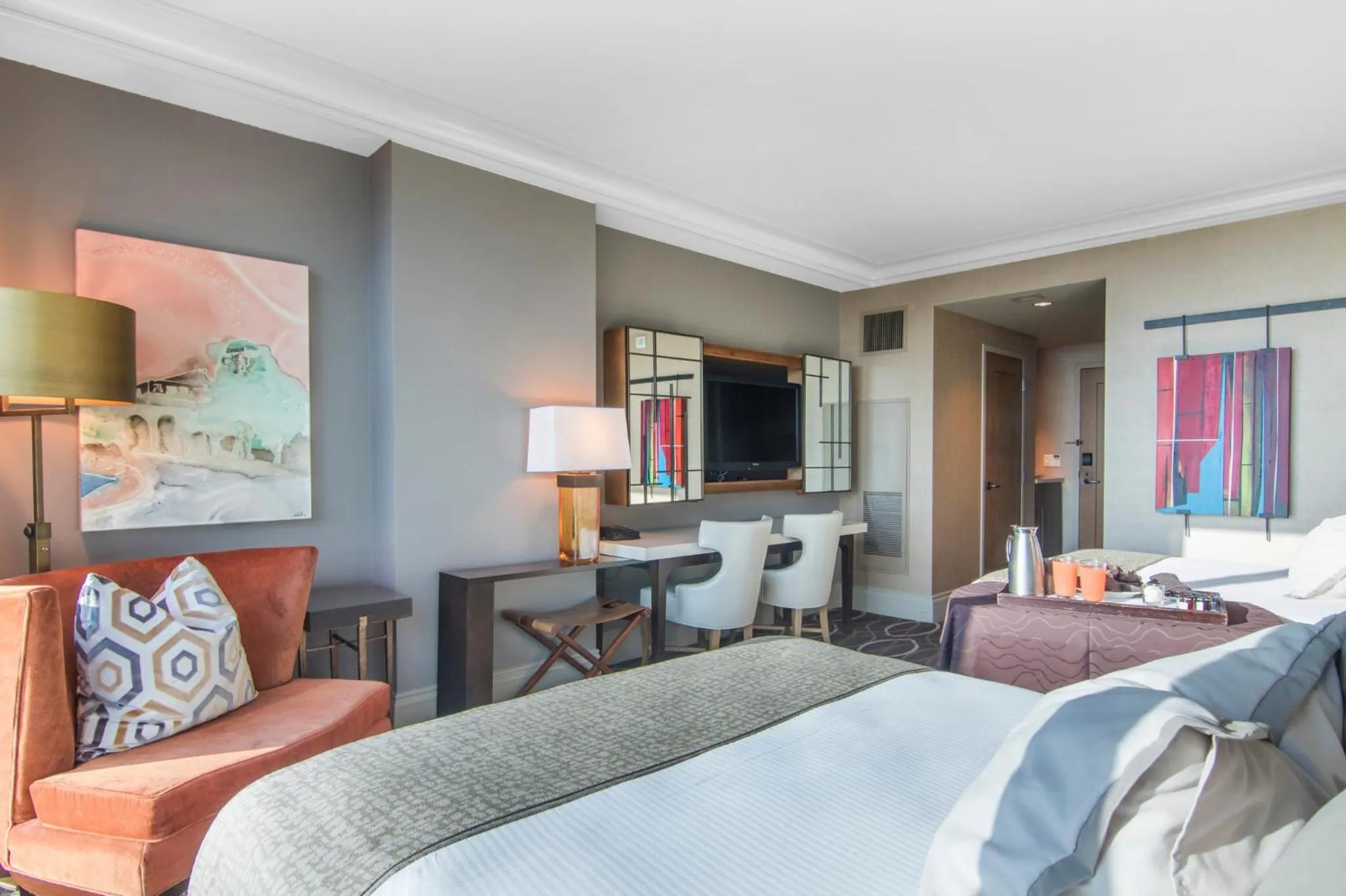 Photo of the whole room, Bed in Omni Dallas Hotel