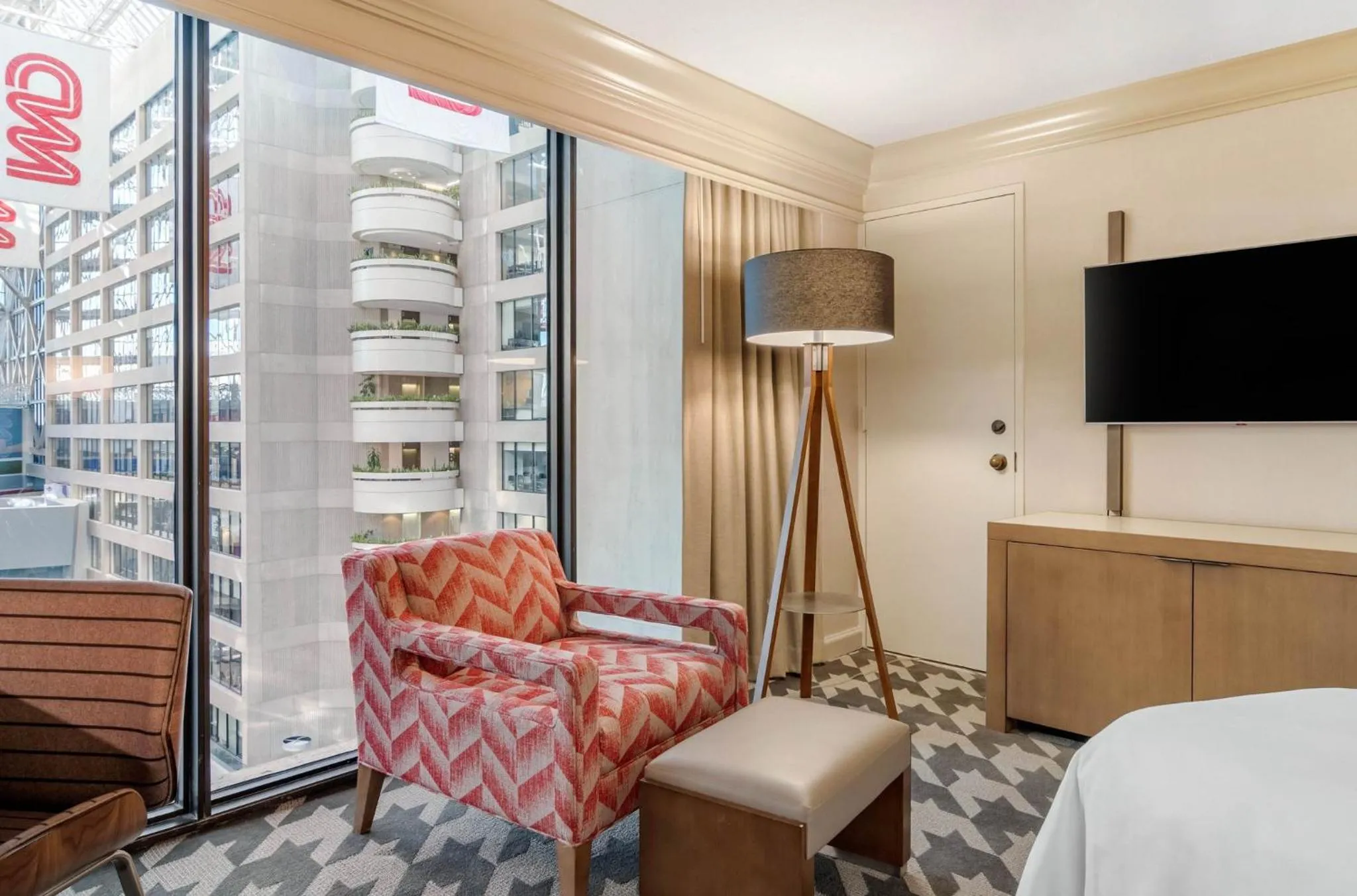 Photo of the whole room, Bed in Omni Atlanta Hotel at Centennial Park