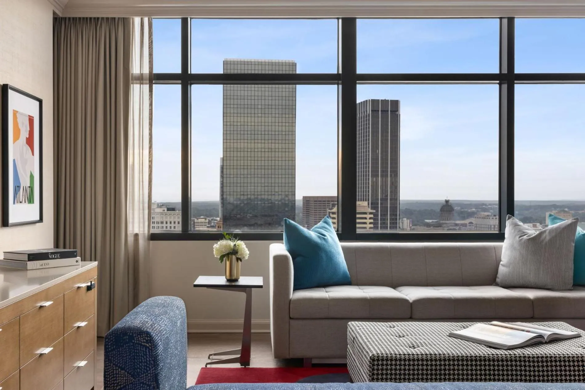 Seating area in Omni Atlanta Hotel at Centennial Park