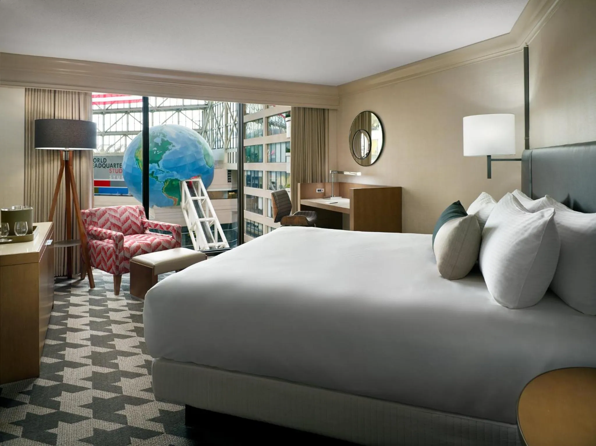 Photo of the whole room, Bed in Omni Atlanta Hotel at Centennial Park