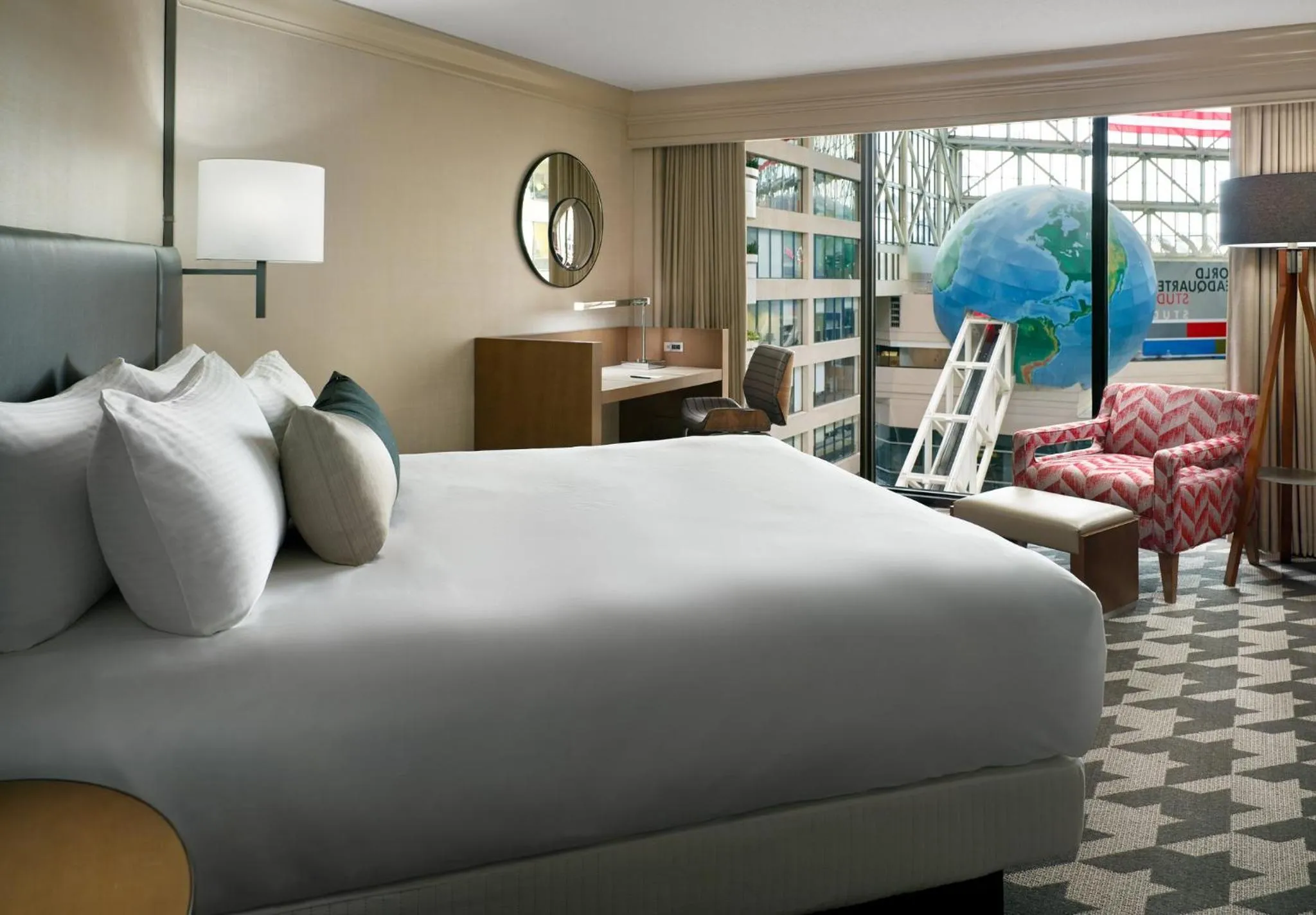 Bedroom, Bed in Omni Atlanta Hotel at Centennial Park