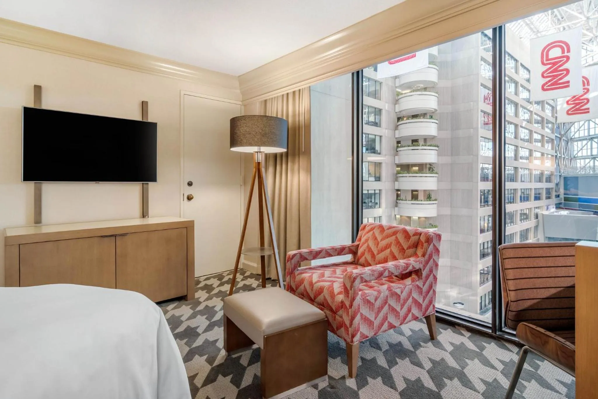 Property building, Bed in Omni Atlanta Hotel at Centennial Park