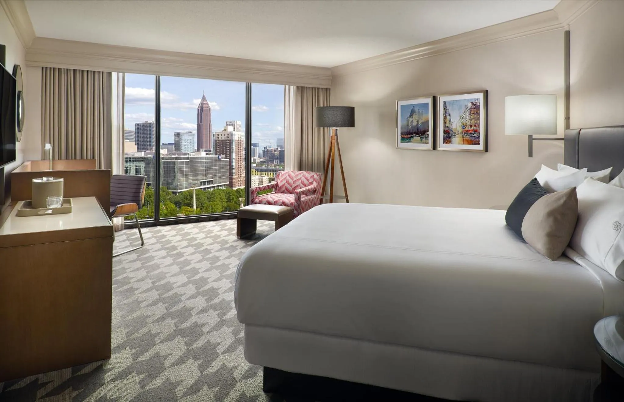 Property building, Bed in Omni Atlanta Hotel at Centennial Park