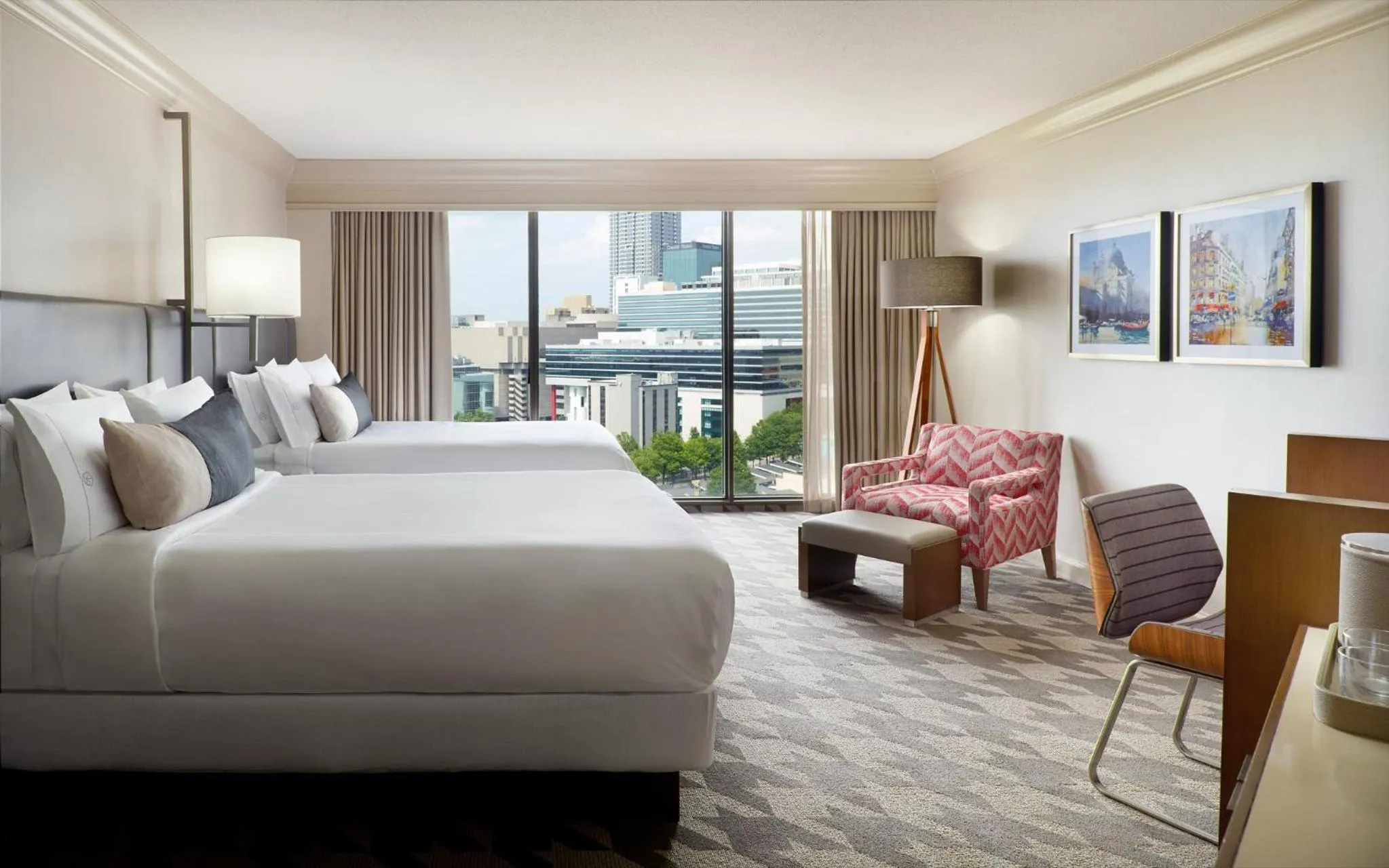 Photo of the whole room, Bed in Omni Atlanta Hotel at Centennial Park